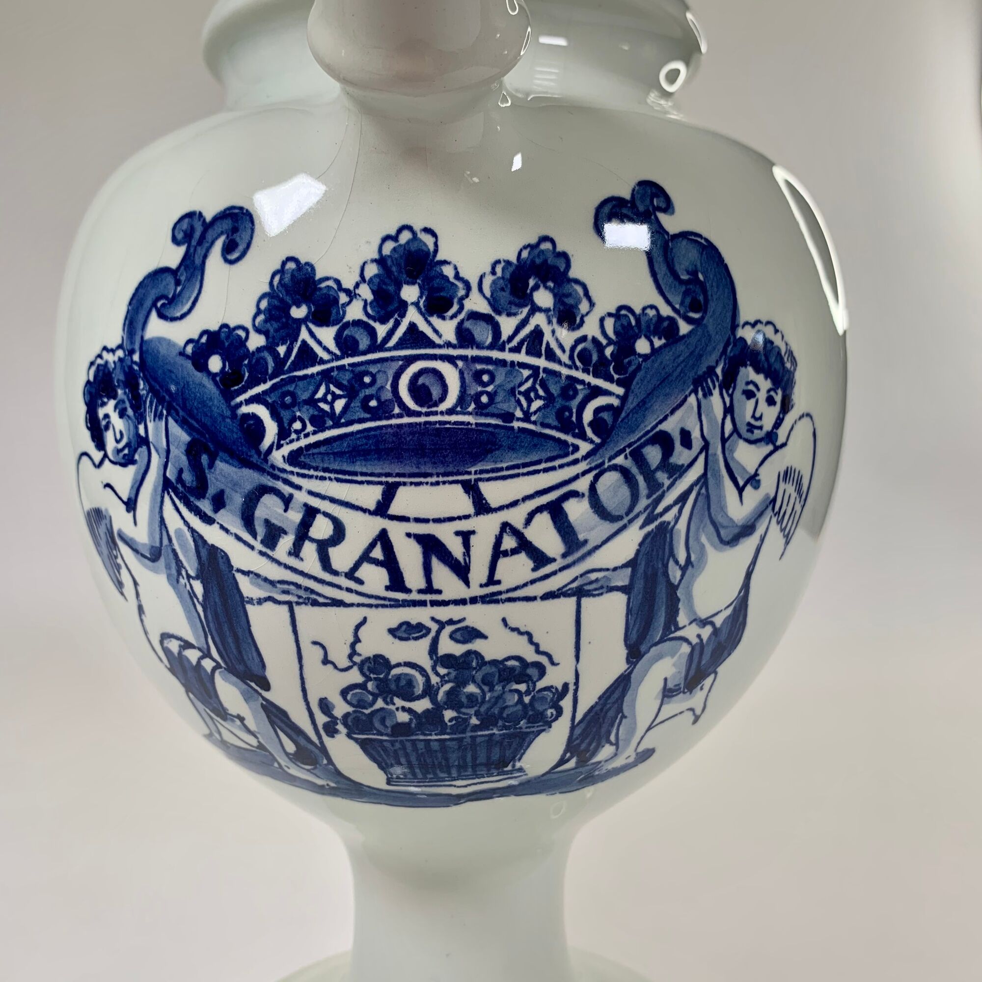 Apothecary pot, pouring model, Delft earthenware pharmacy hand-painted blue décor