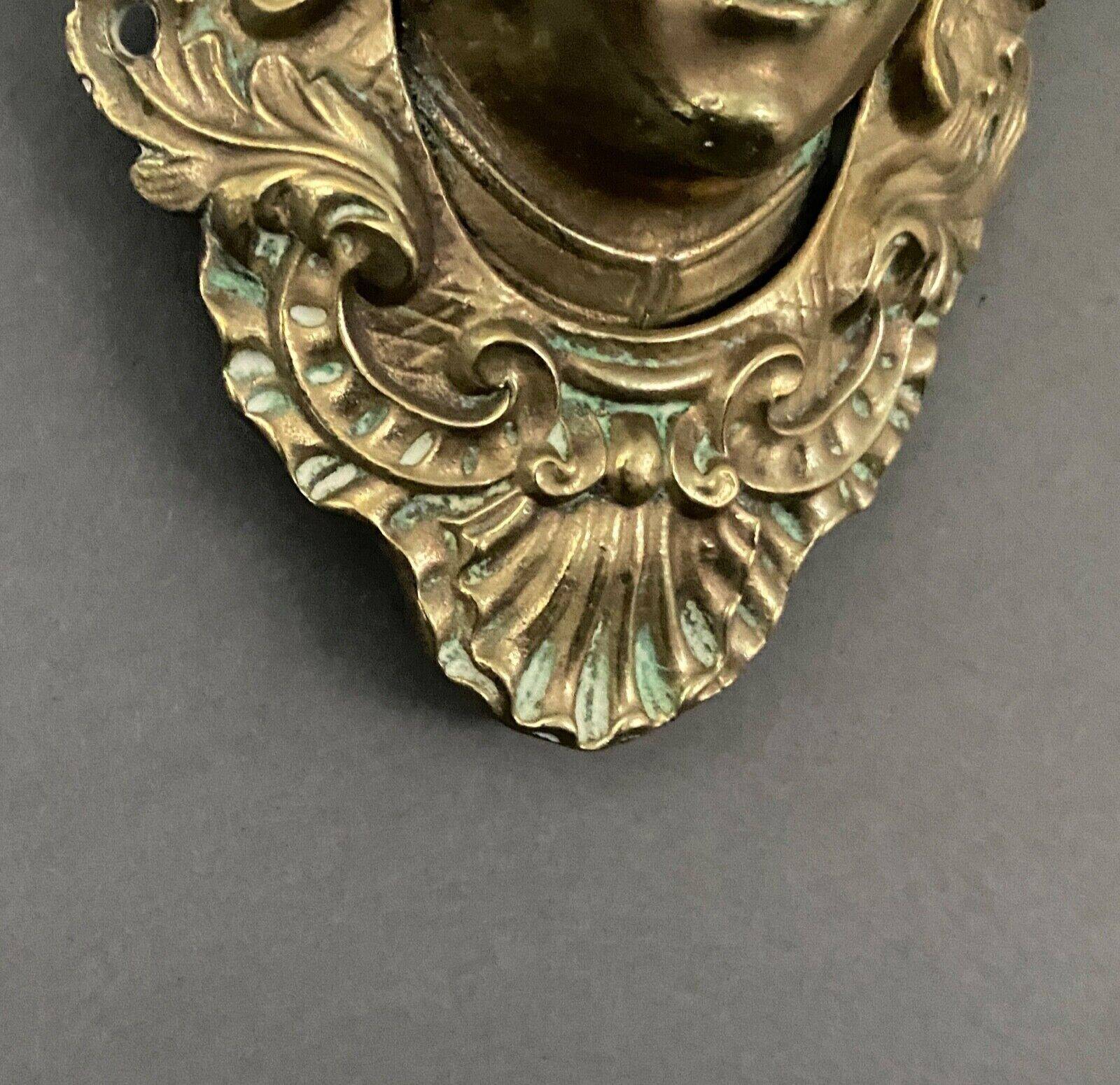 Ornementation de billard en bronze doré visage décor Louis XIV