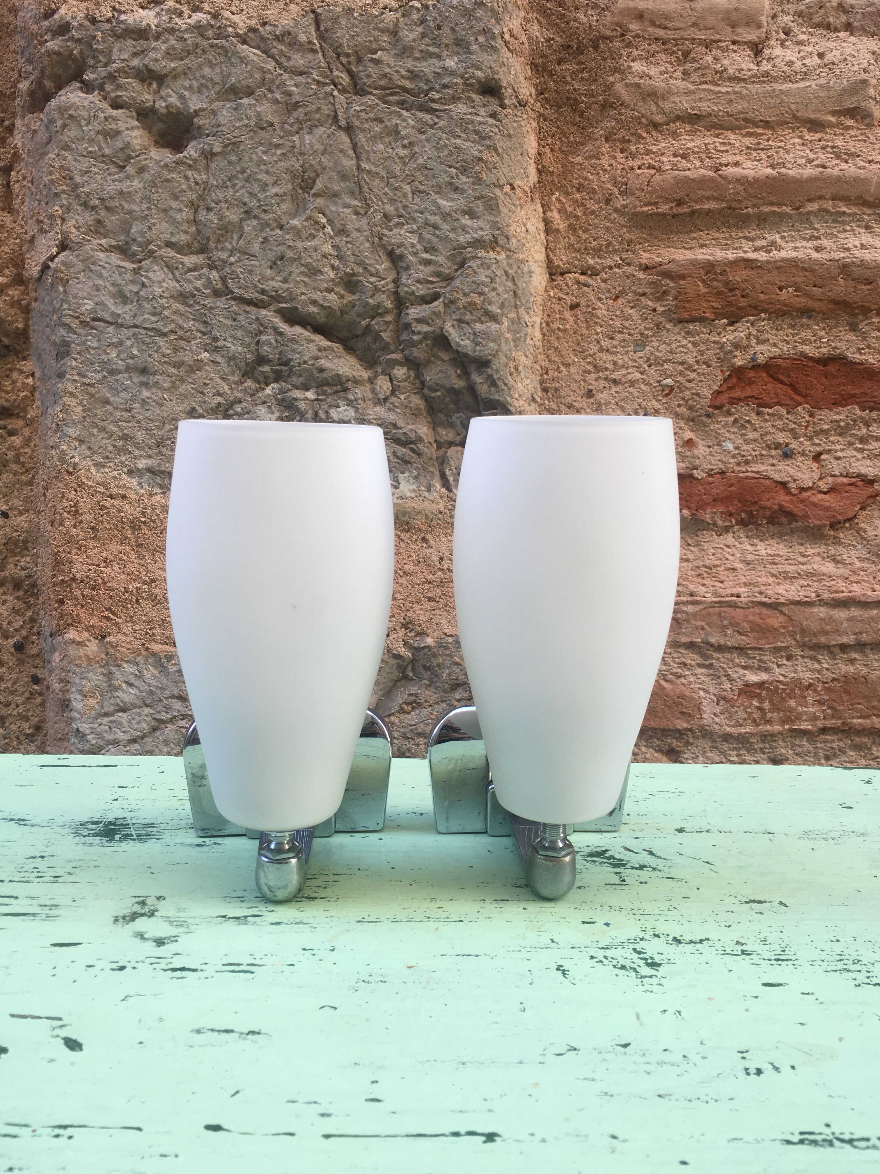 Appliques en verre blanc et chrome
