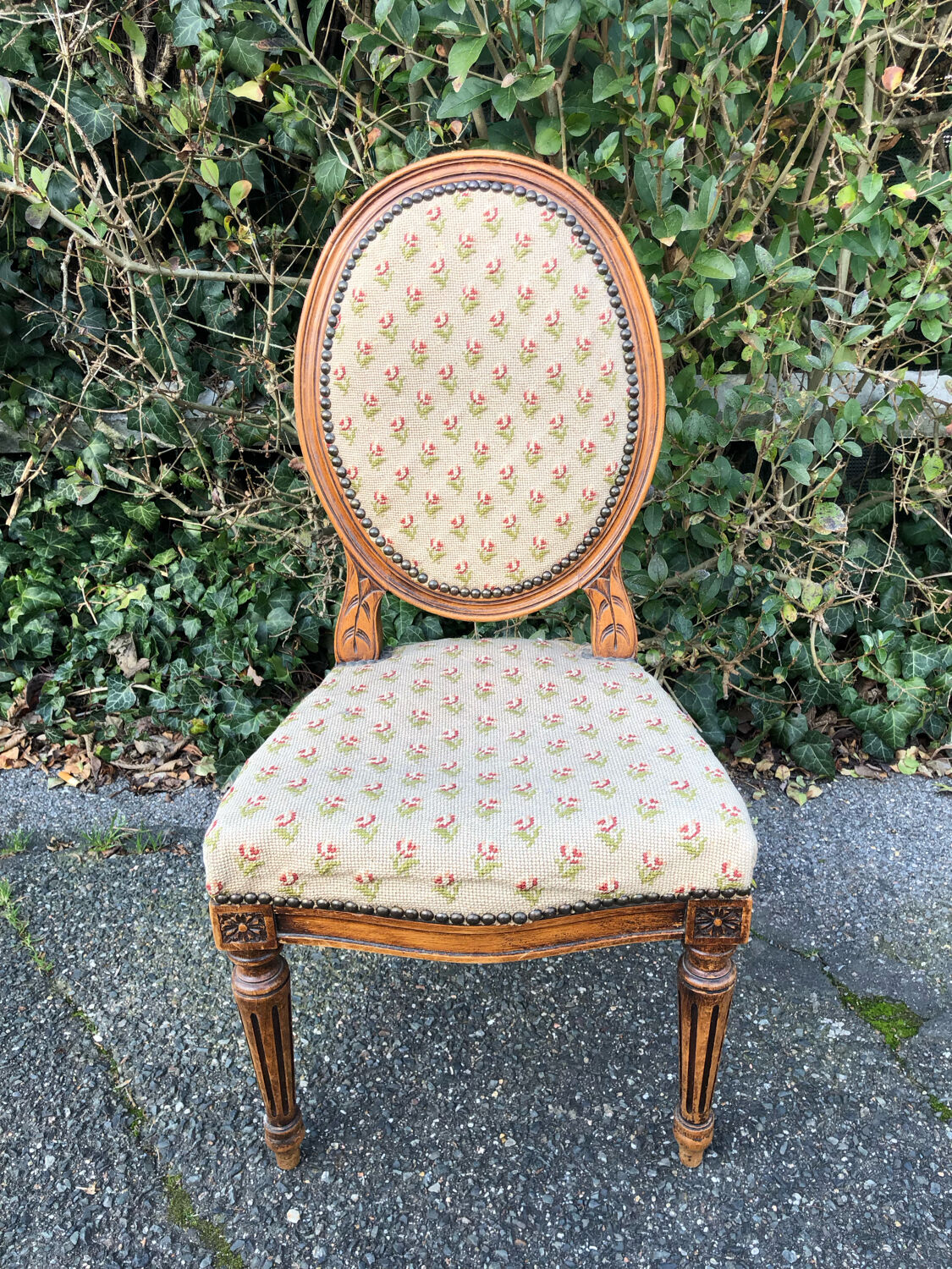 Children's chair medallion