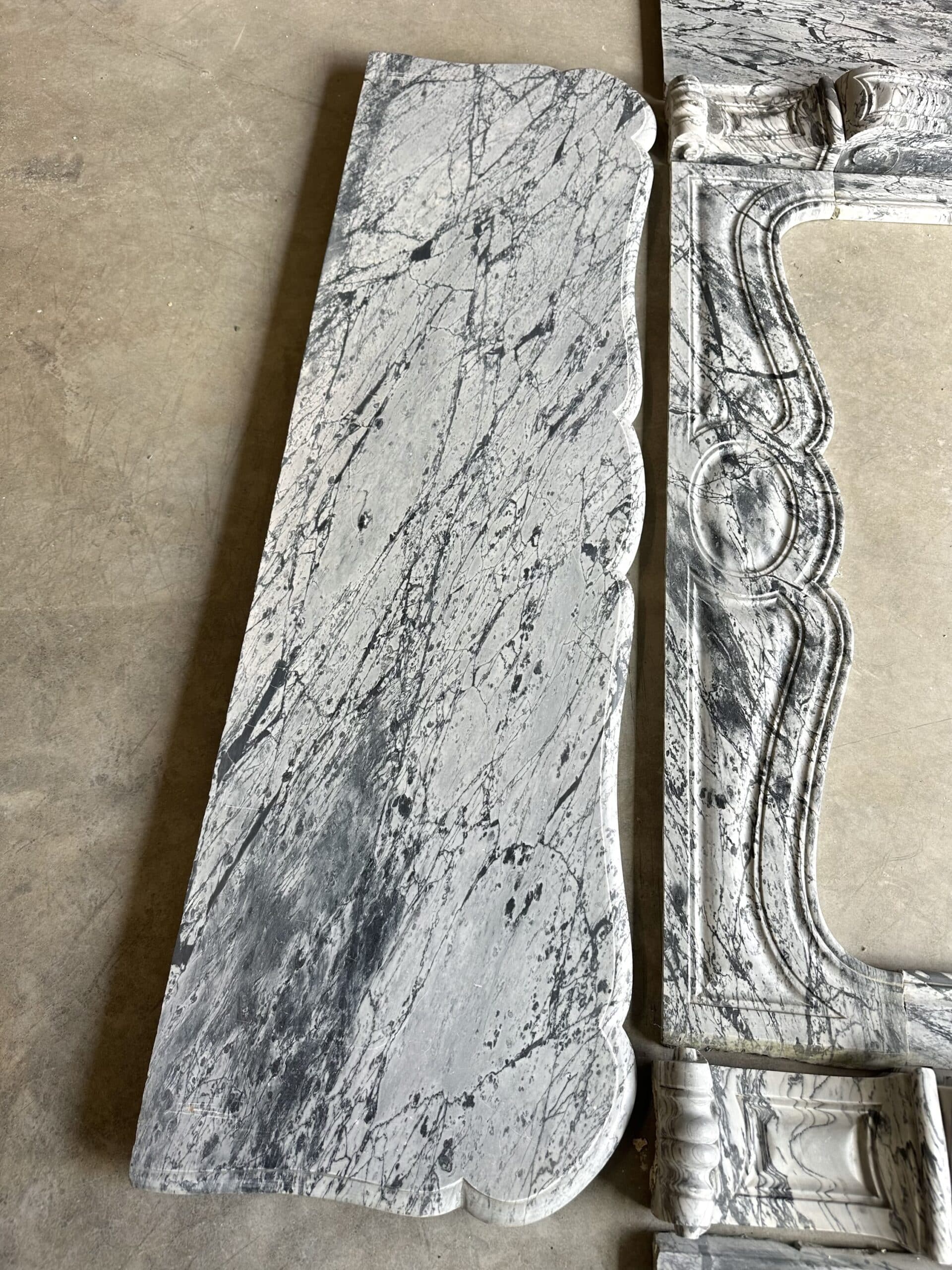 Pompadour fireplace in Louis XV style from around 1880 in blue floral marble.