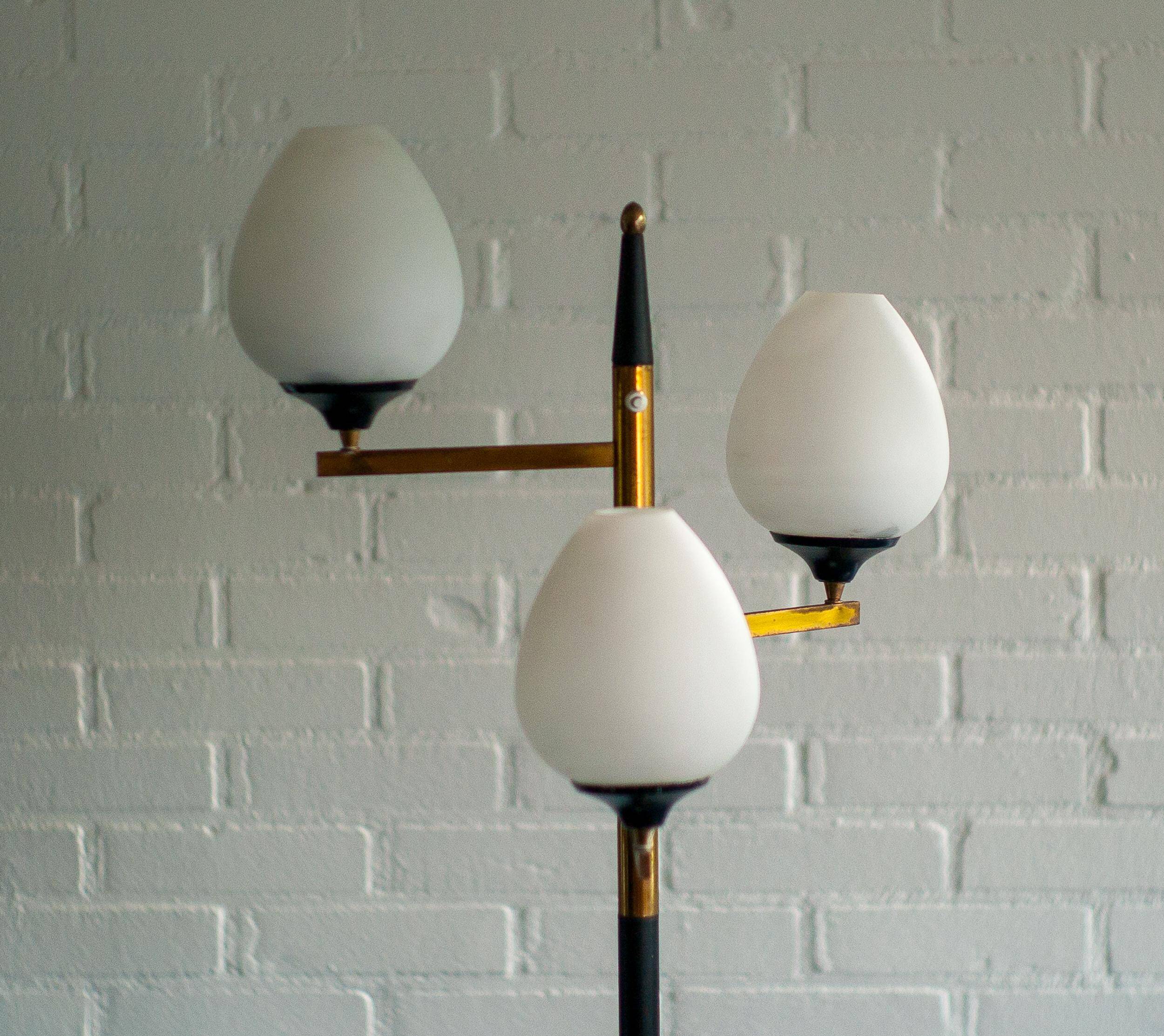 Arredoluce floor lamp in polished brass and Carrara marble, 1960s