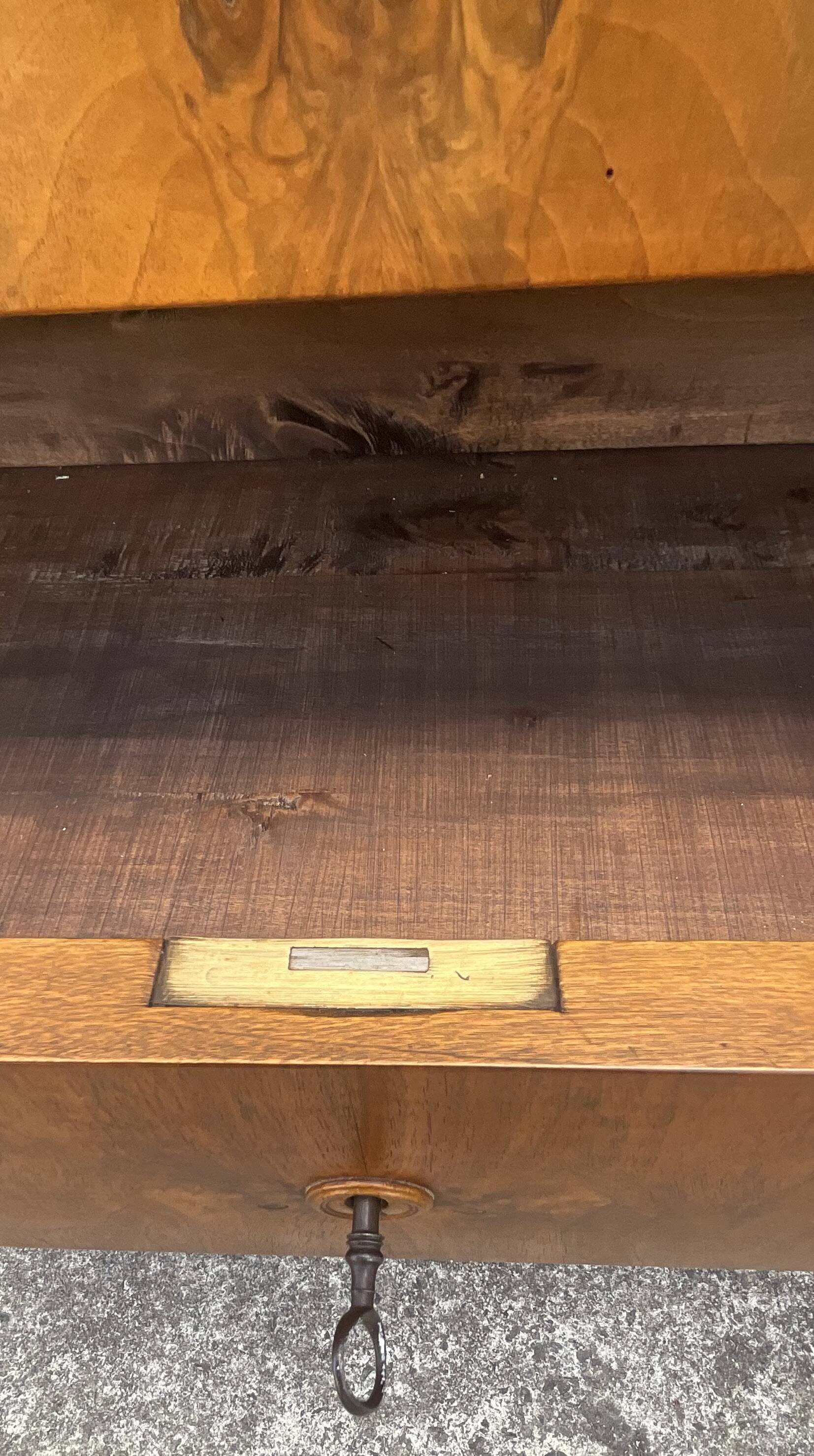 Louis-Philippe chest of drawers in burr walnut – Late 19th century