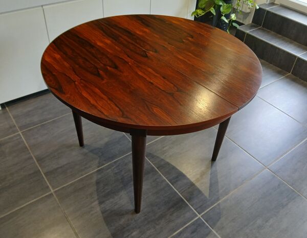Table ronde extensible scandinave en Palissandre de Rio, années 70