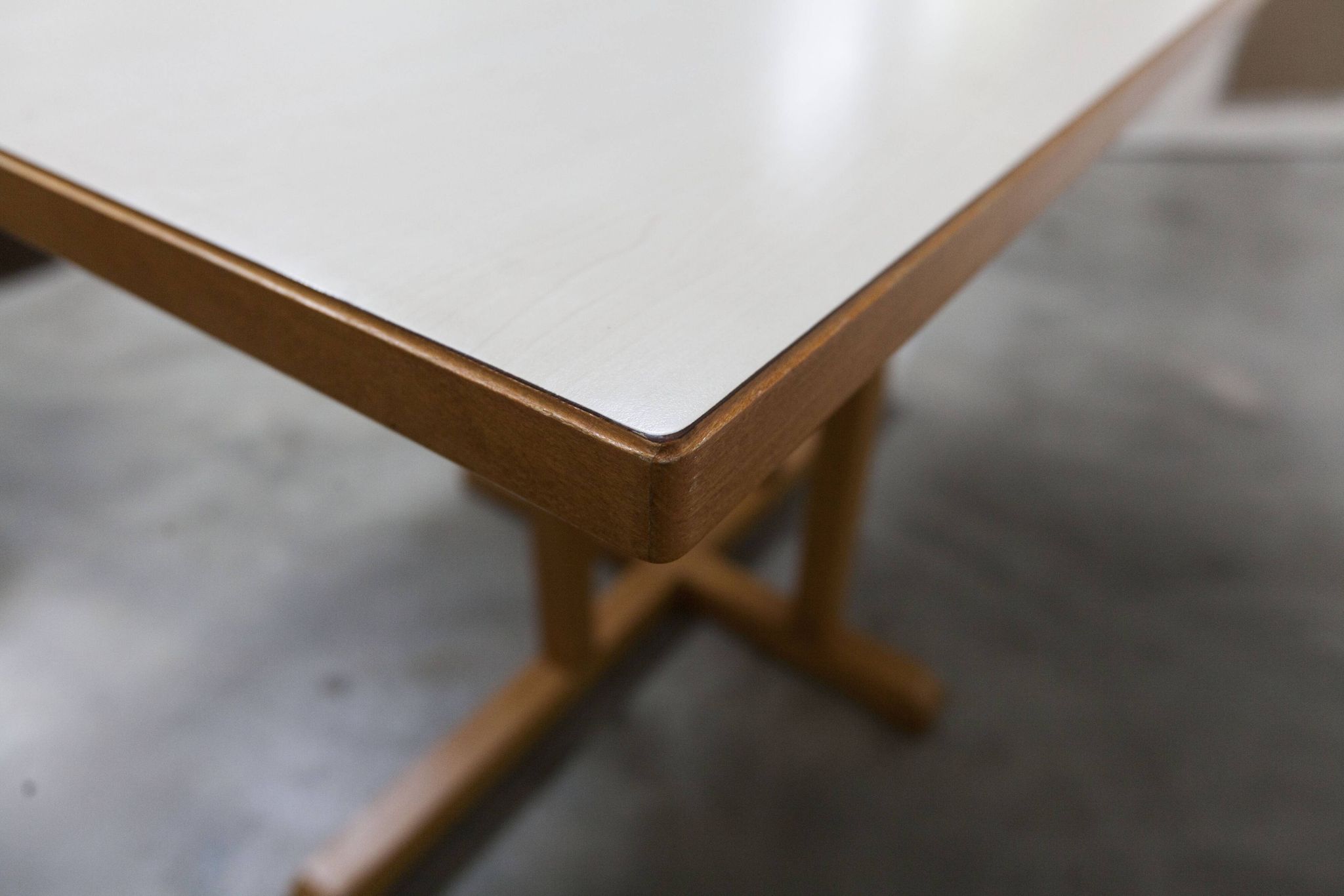 Rare set de 6 tables Baumann 1990, 80x120 et demi lune 120cm