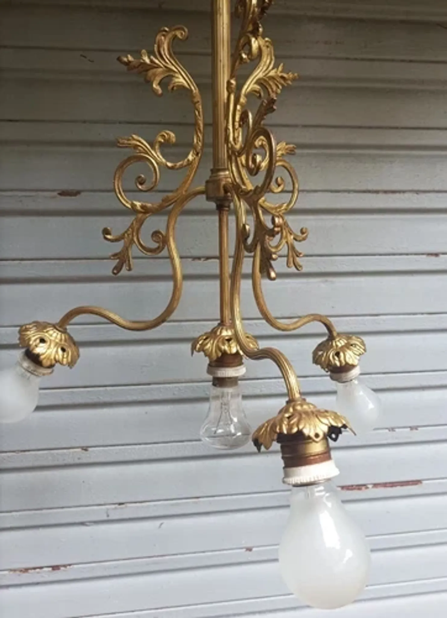 Antique 19th-century chandelier with 4 lights in gilded bronze, Napoleon III style - in working condition.