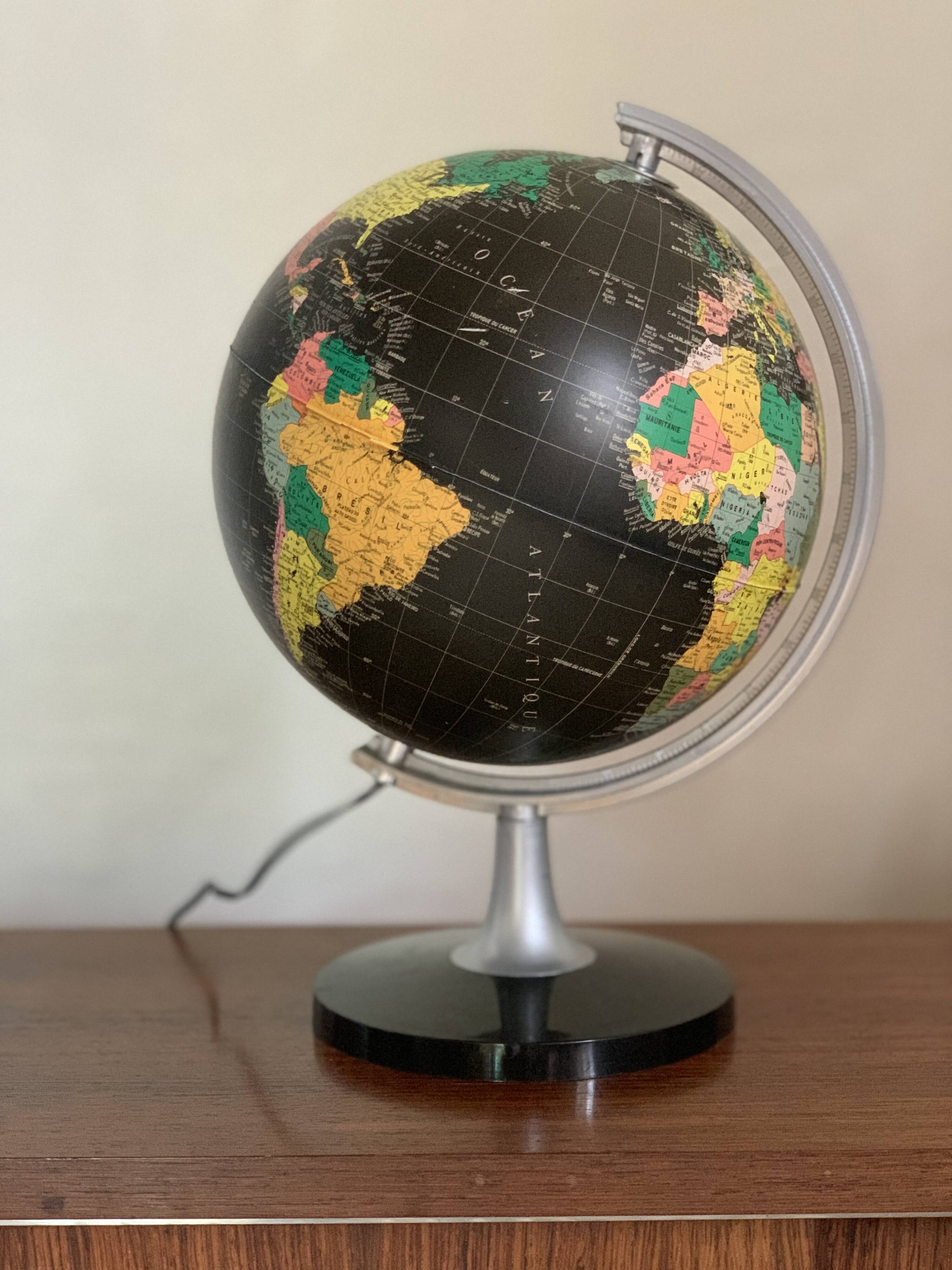 Black world map globe