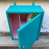 Metal medicine cabinet