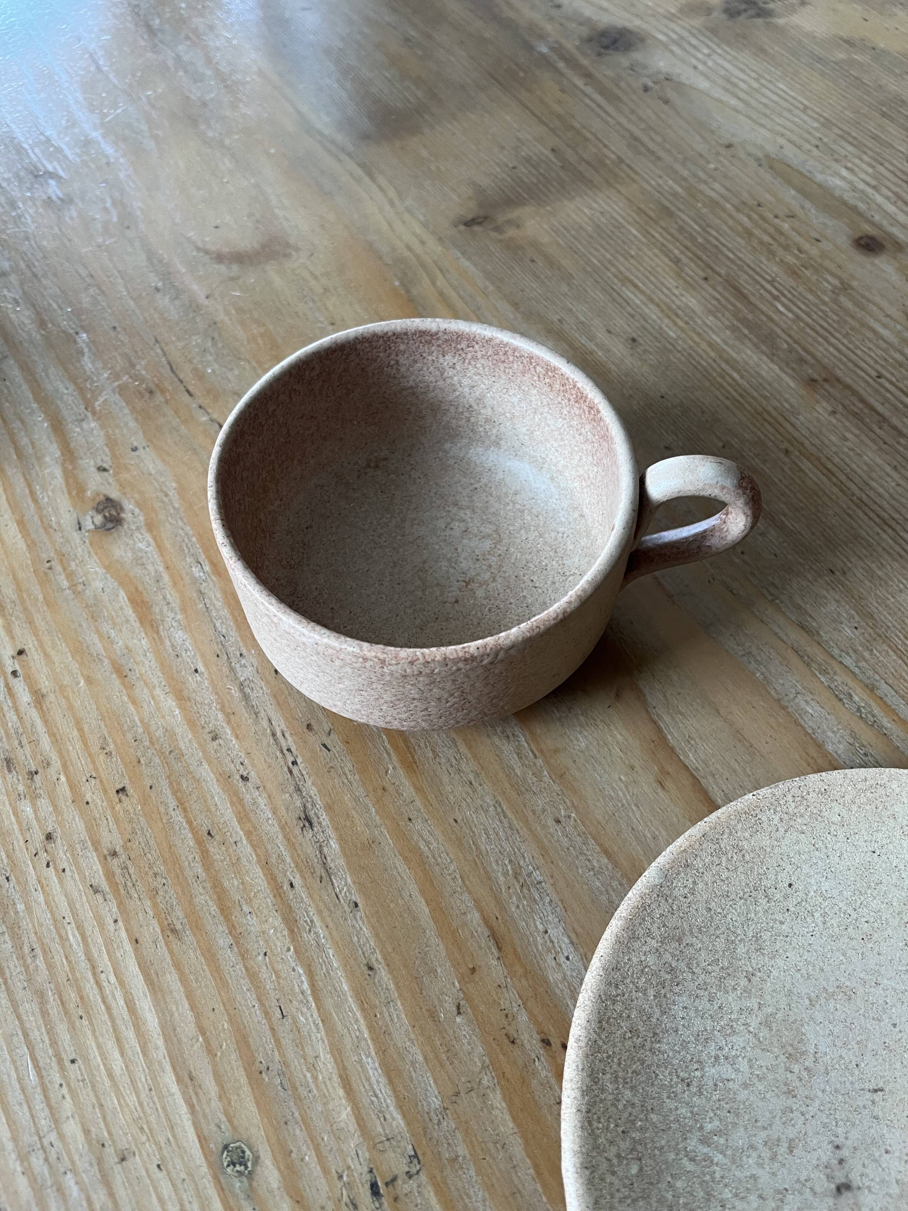 Tasse large en gré + sous tasse