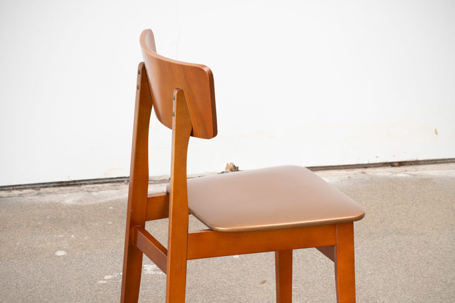 Series of 4 scandinavian chairs with curved back 1960