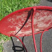 Gueridon en fer forgé ancien repeint rouge bordeaux
