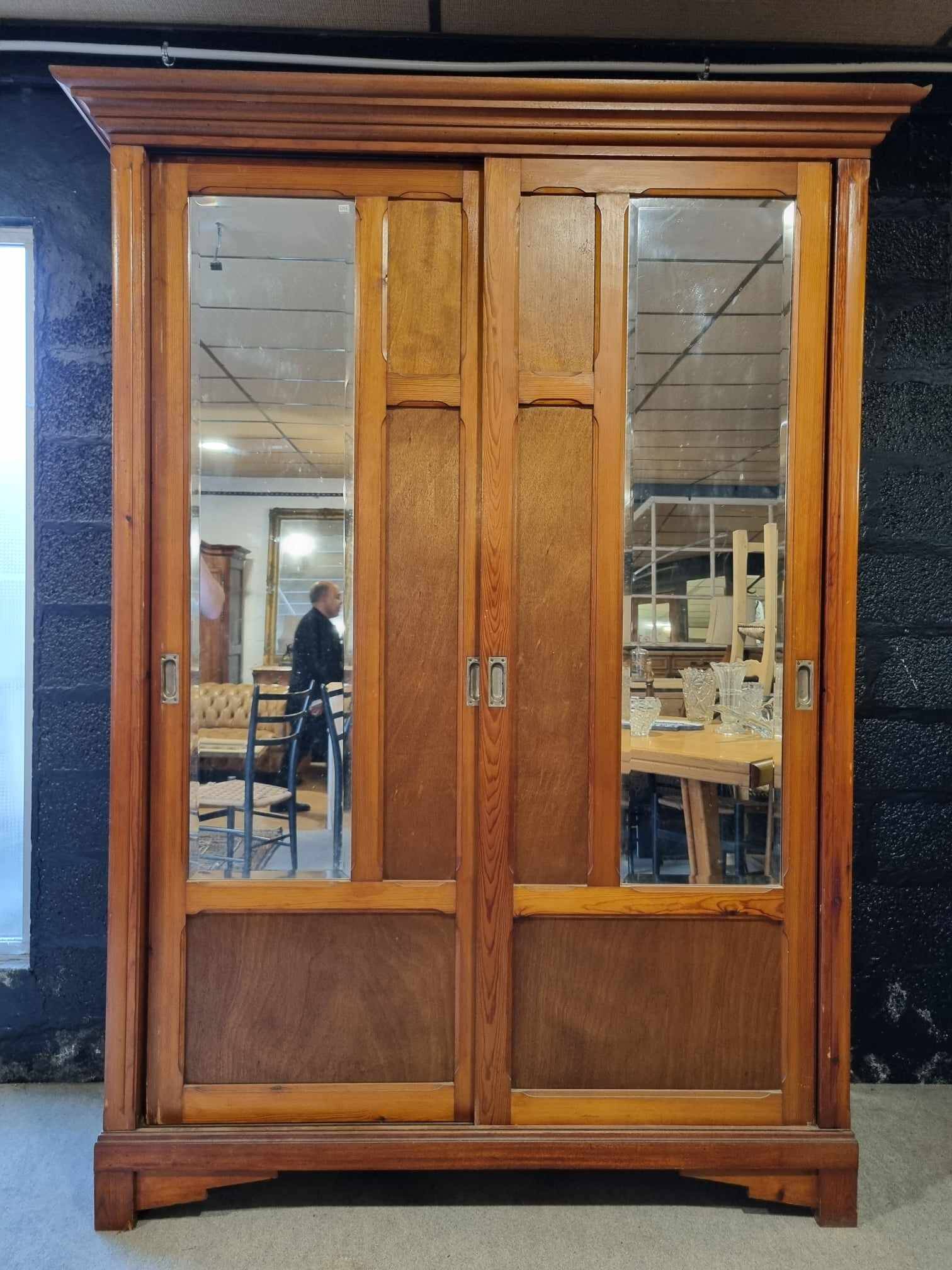 Grande Armoire Parisienne