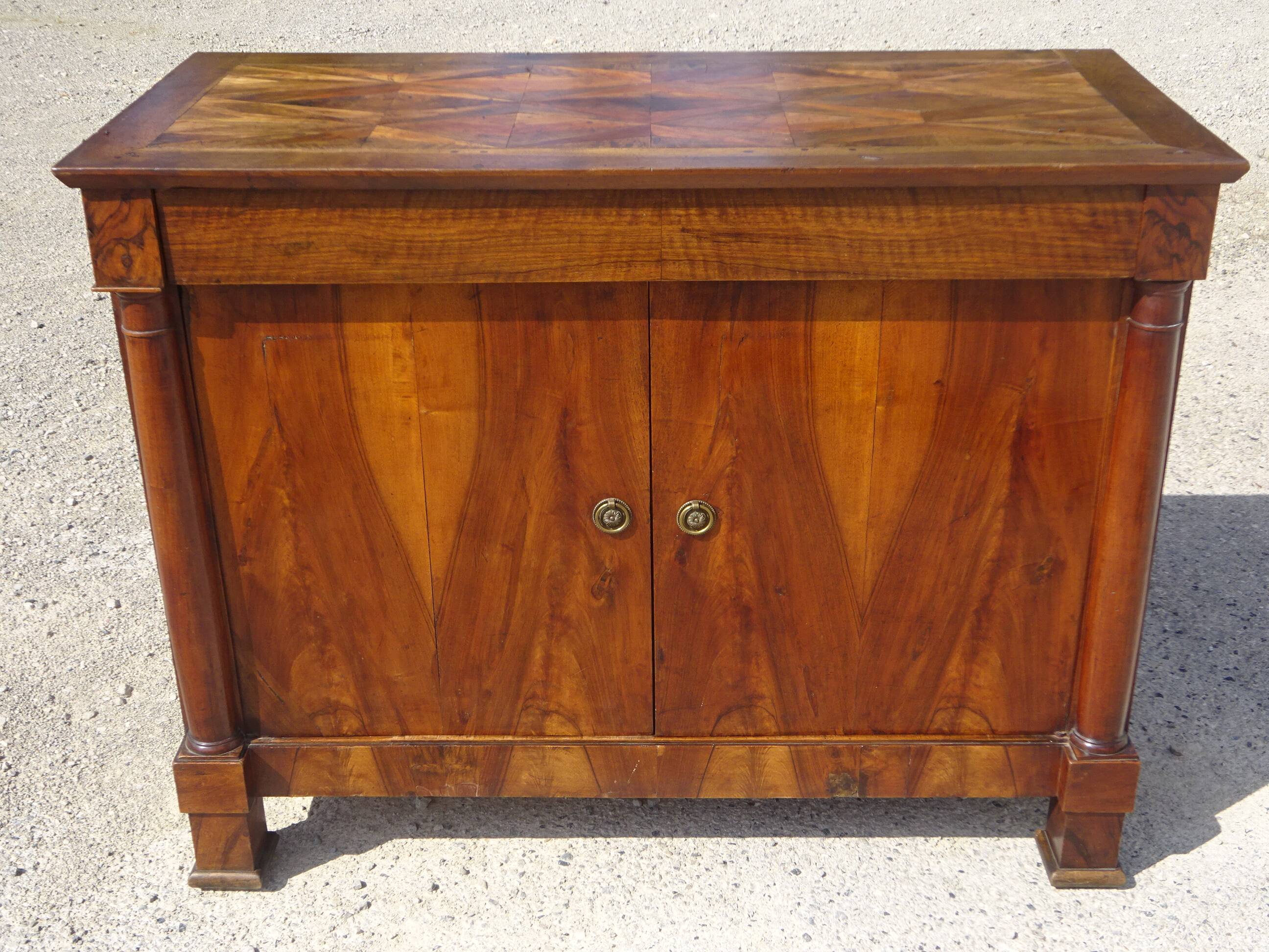 Antique buffet à colonnes semi détachées style Empire