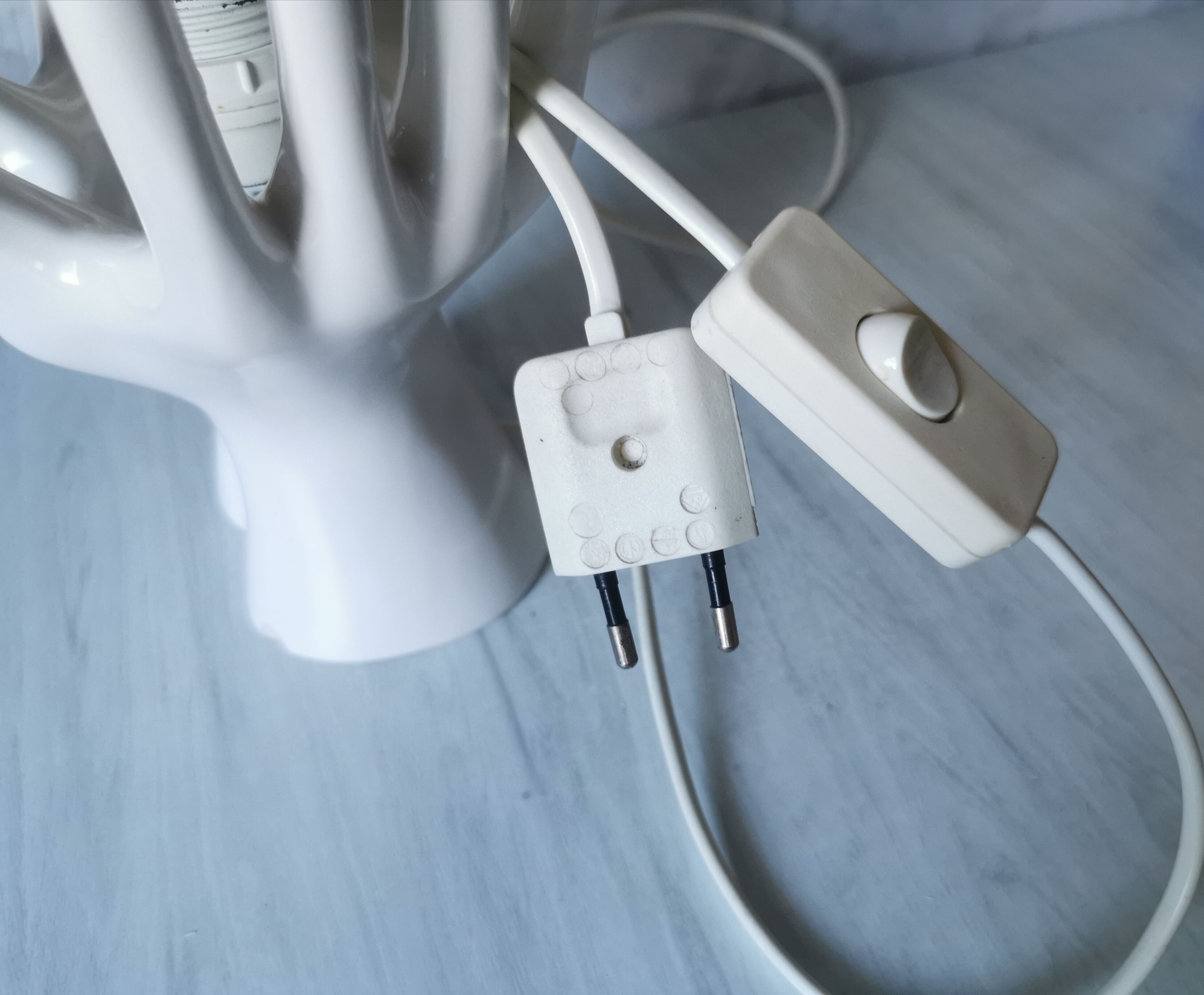 White ceramic hand lamp