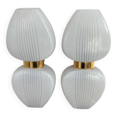 Paire d’appliques vintage années 60-70 en verre opalin strié et laiton doré