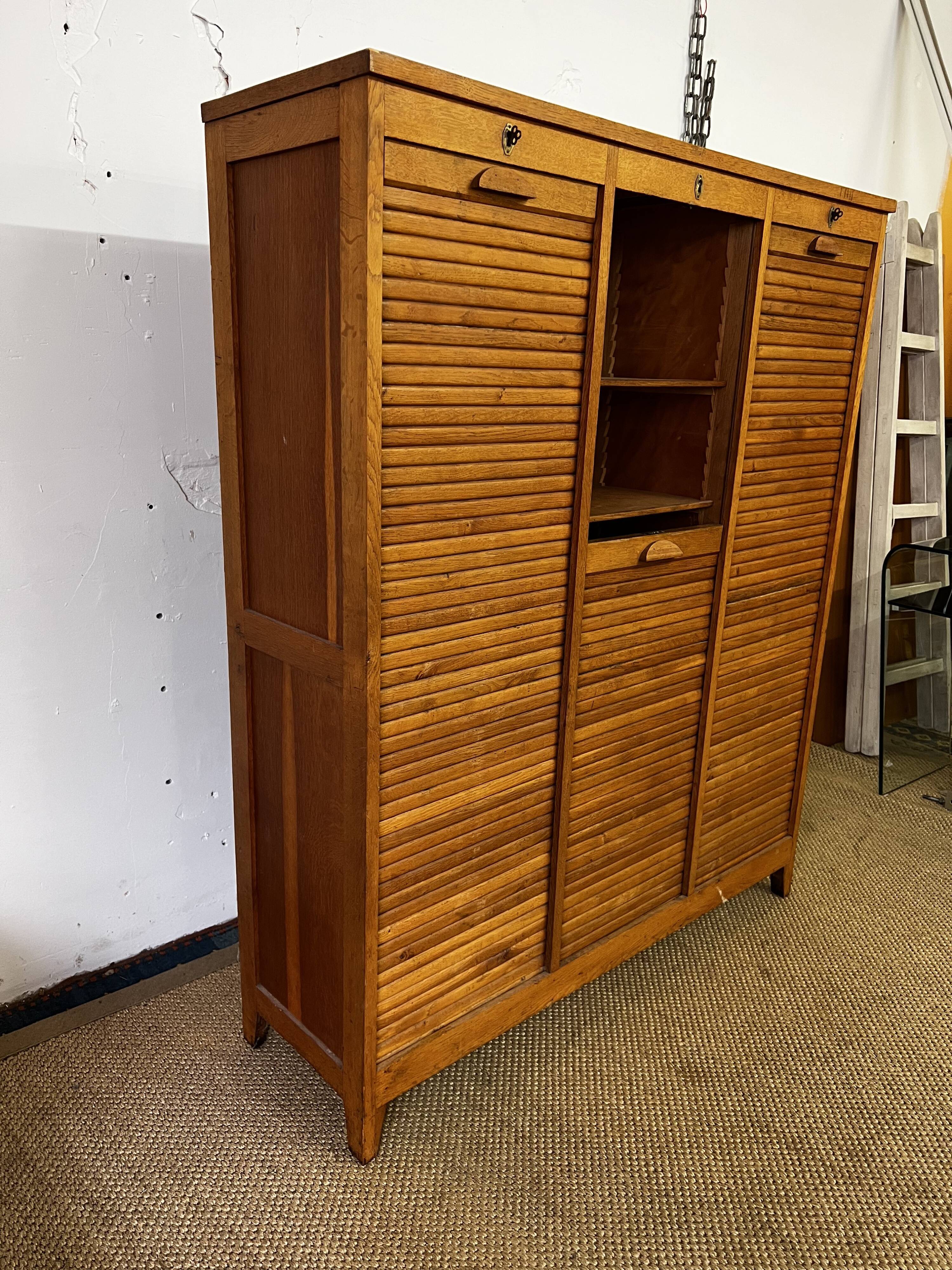 Curtain cabinet 3 columns