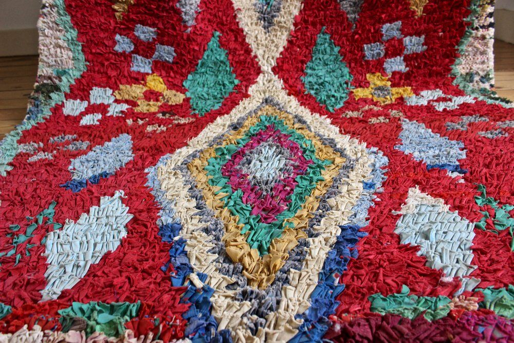 Boucherouite woven hand to the Morocco Berber carpet 194x110cm