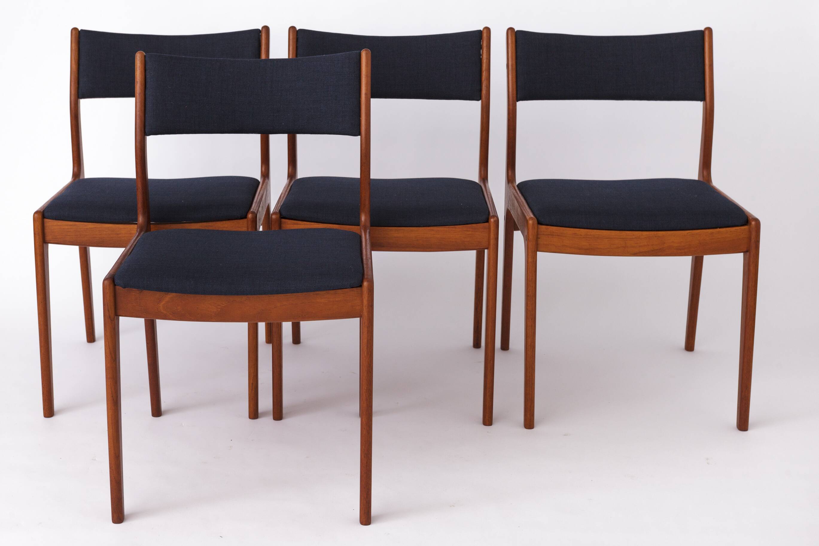 Set of 4 Vintage Danish Teak Chairs | Johannes Andersen | Idum Møbelfabrik