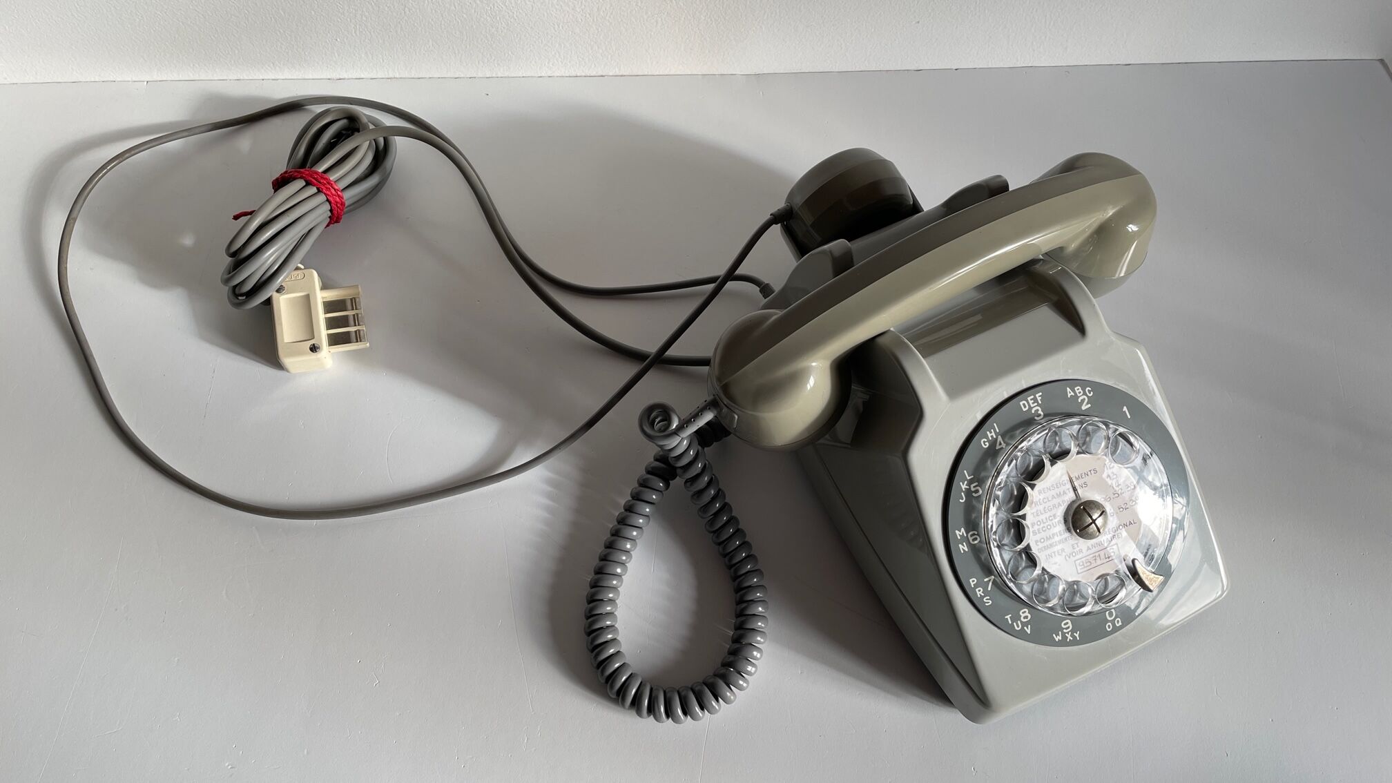 Telephone vintage gris p.t.t. paris