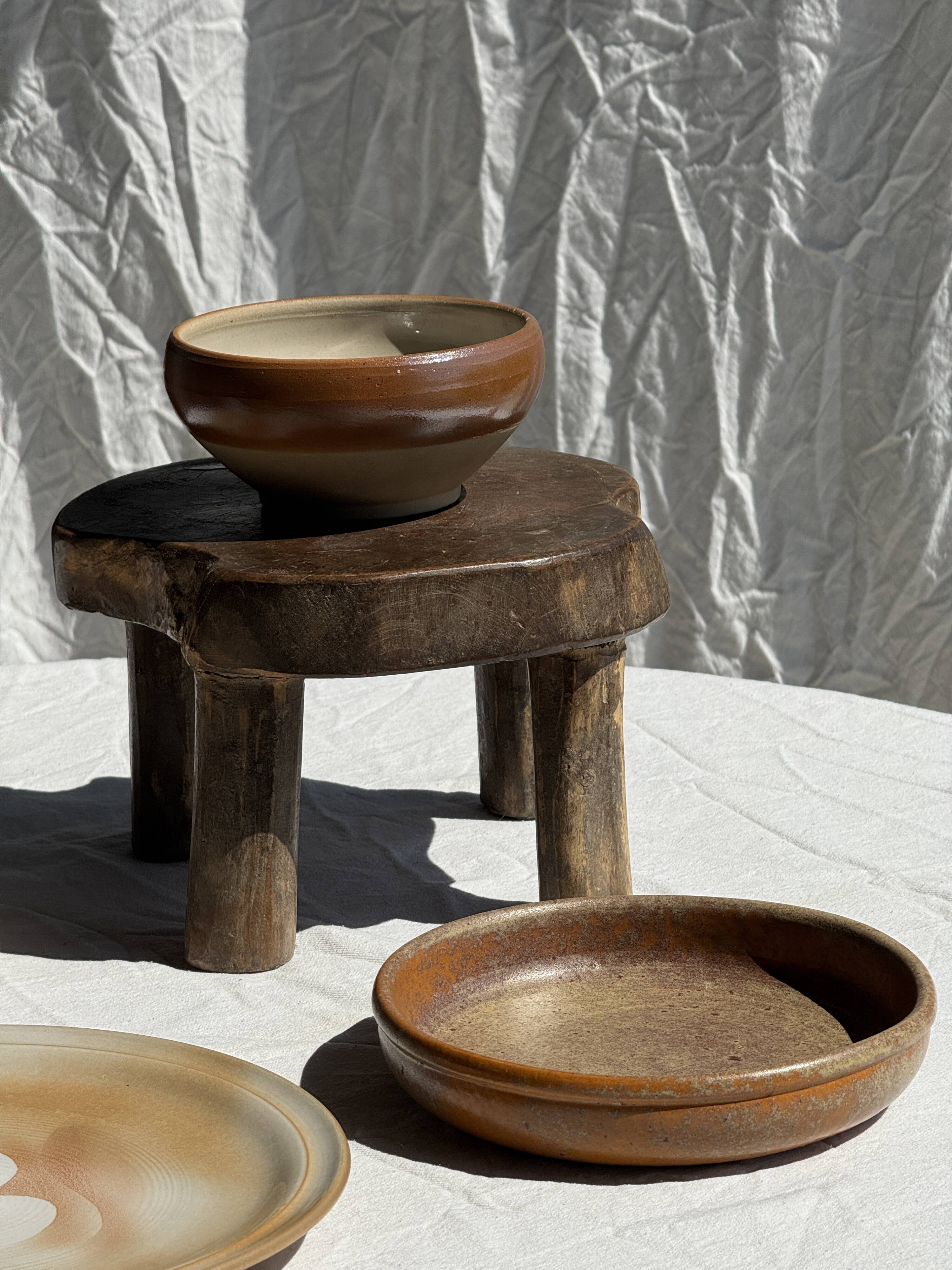 A small vintage circular stoneware deep dish D19