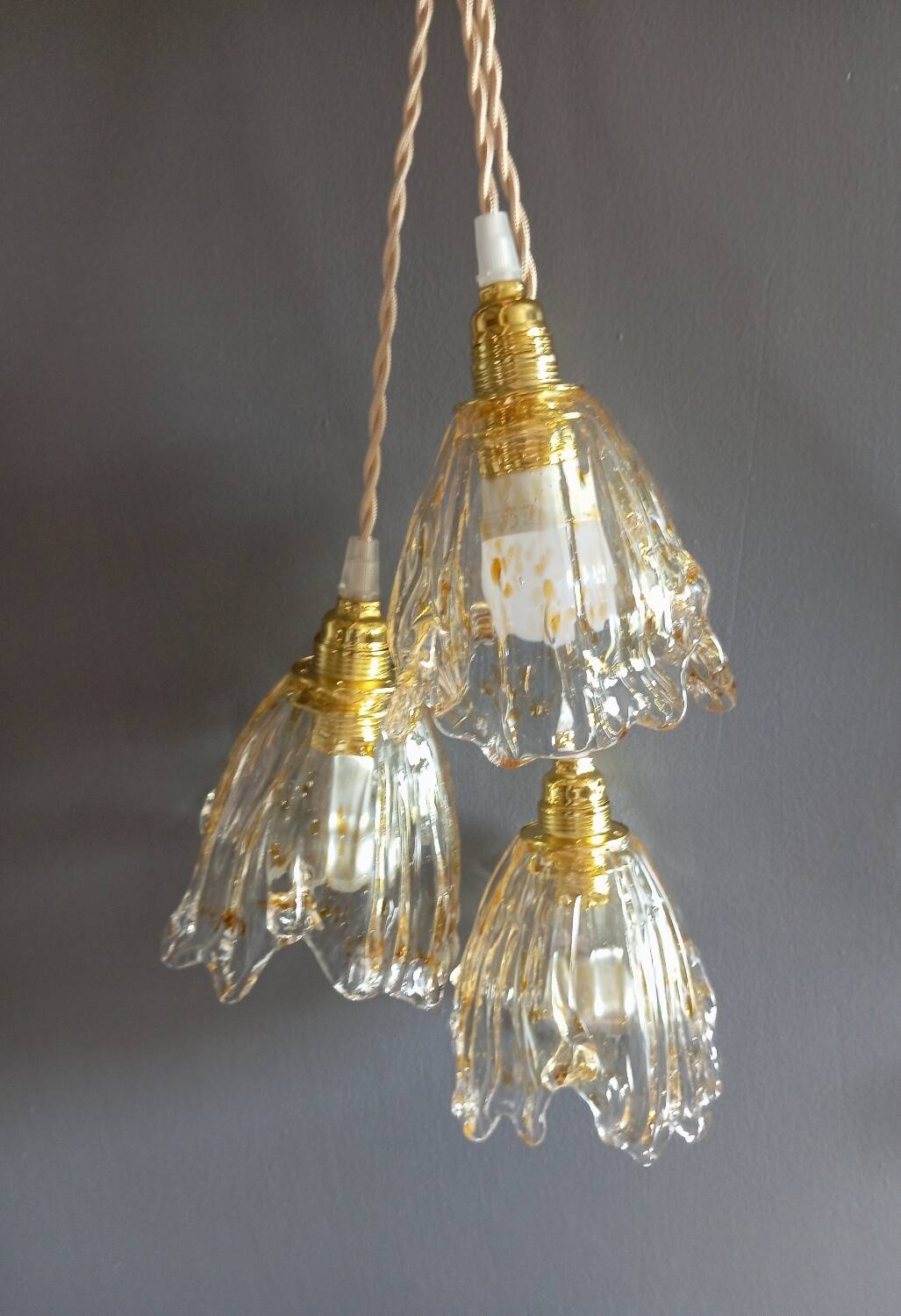 Lustre 3 suspensions verre drappé miel Murano, 1979/80
