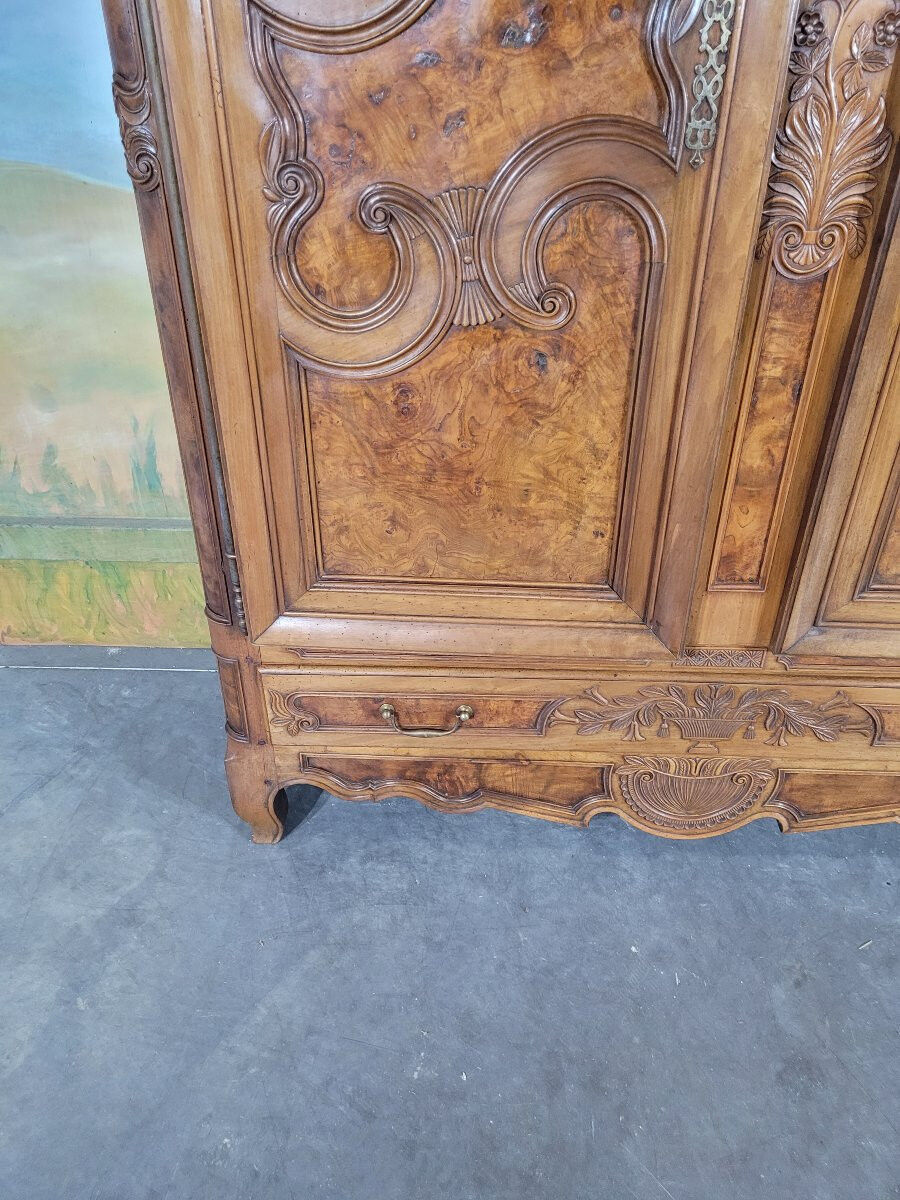 Armoire Bressane de style Louis XV