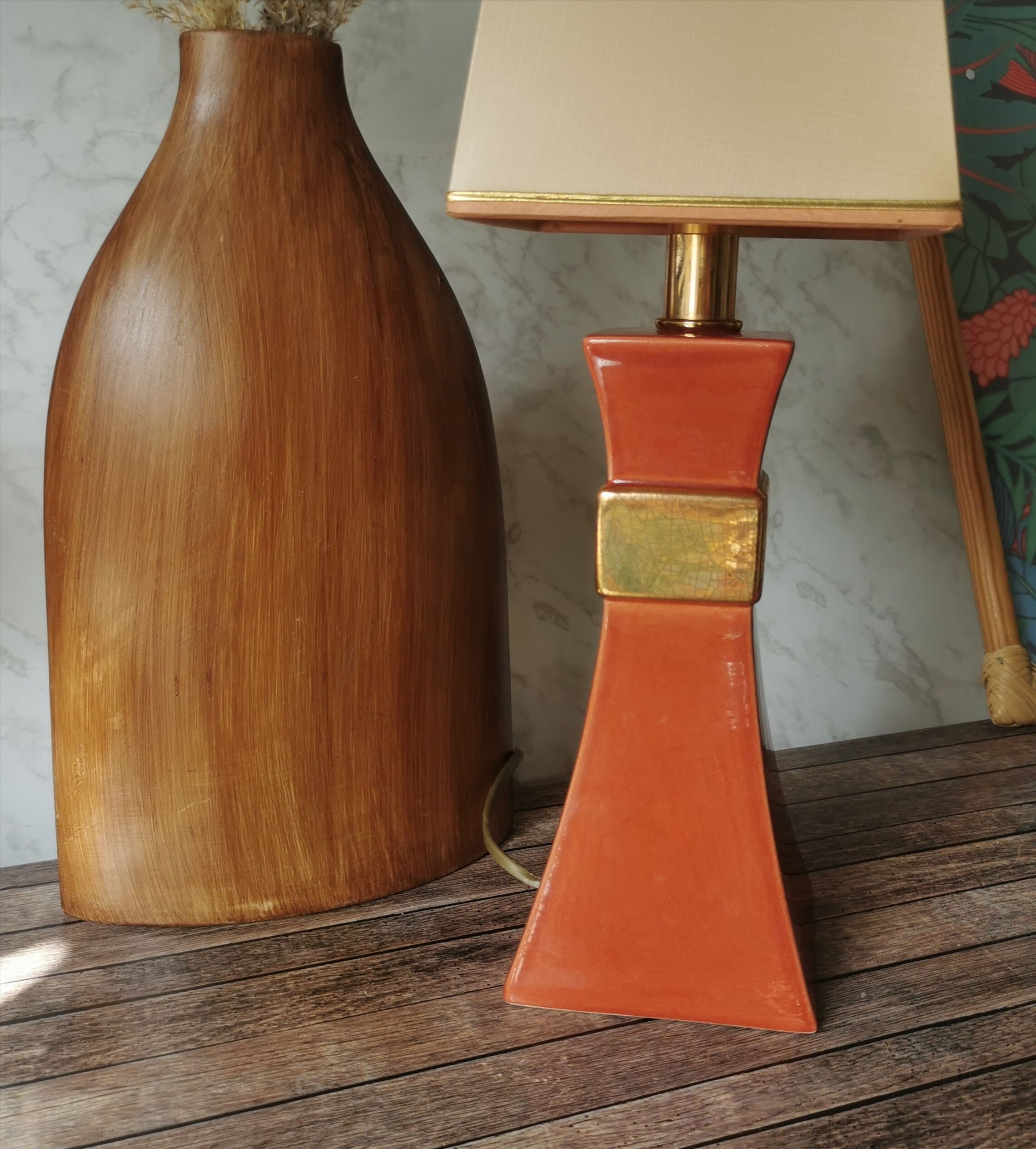 Coral lamp and gold house Le Dauphin