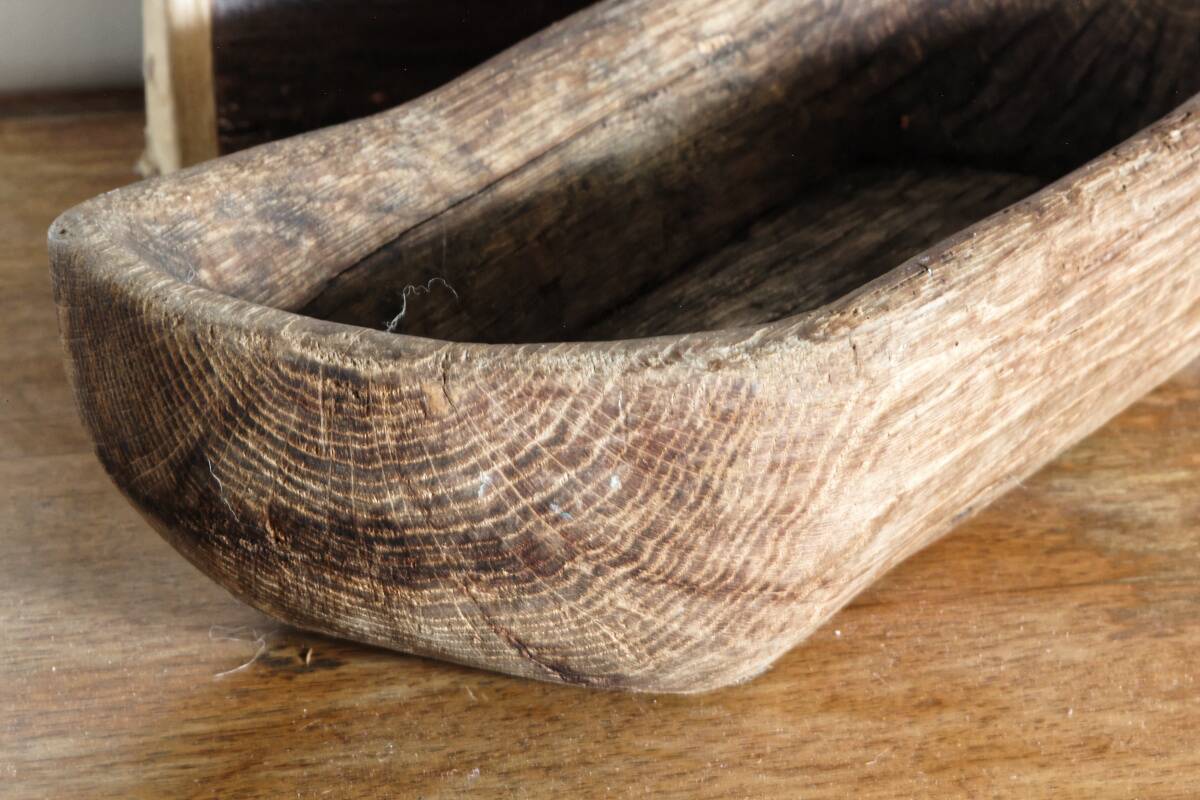Carved wooden monoxyle cup, folk art, 19th century.