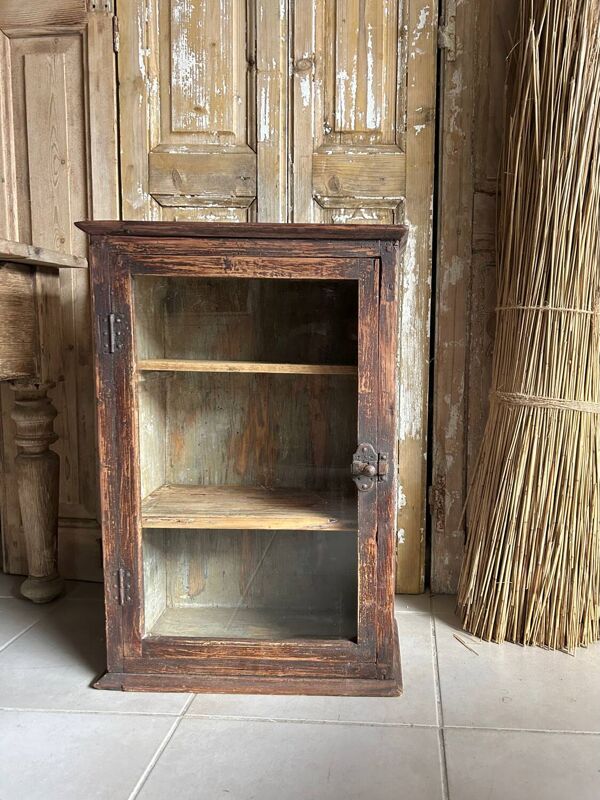 petite vitrine ancienne