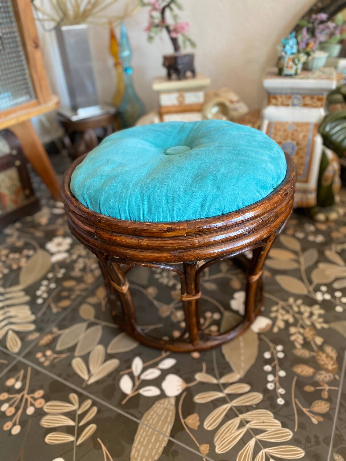 Vintage rattan pouf