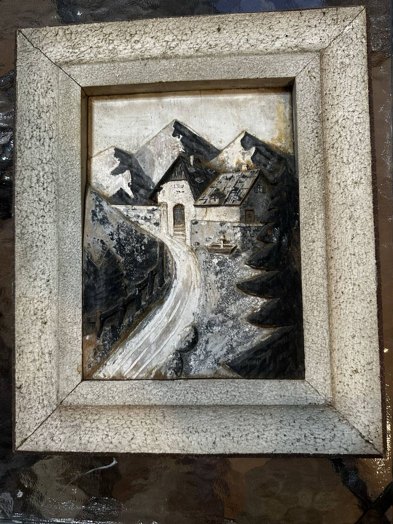 Tableau alpin en bois sculpté et peint