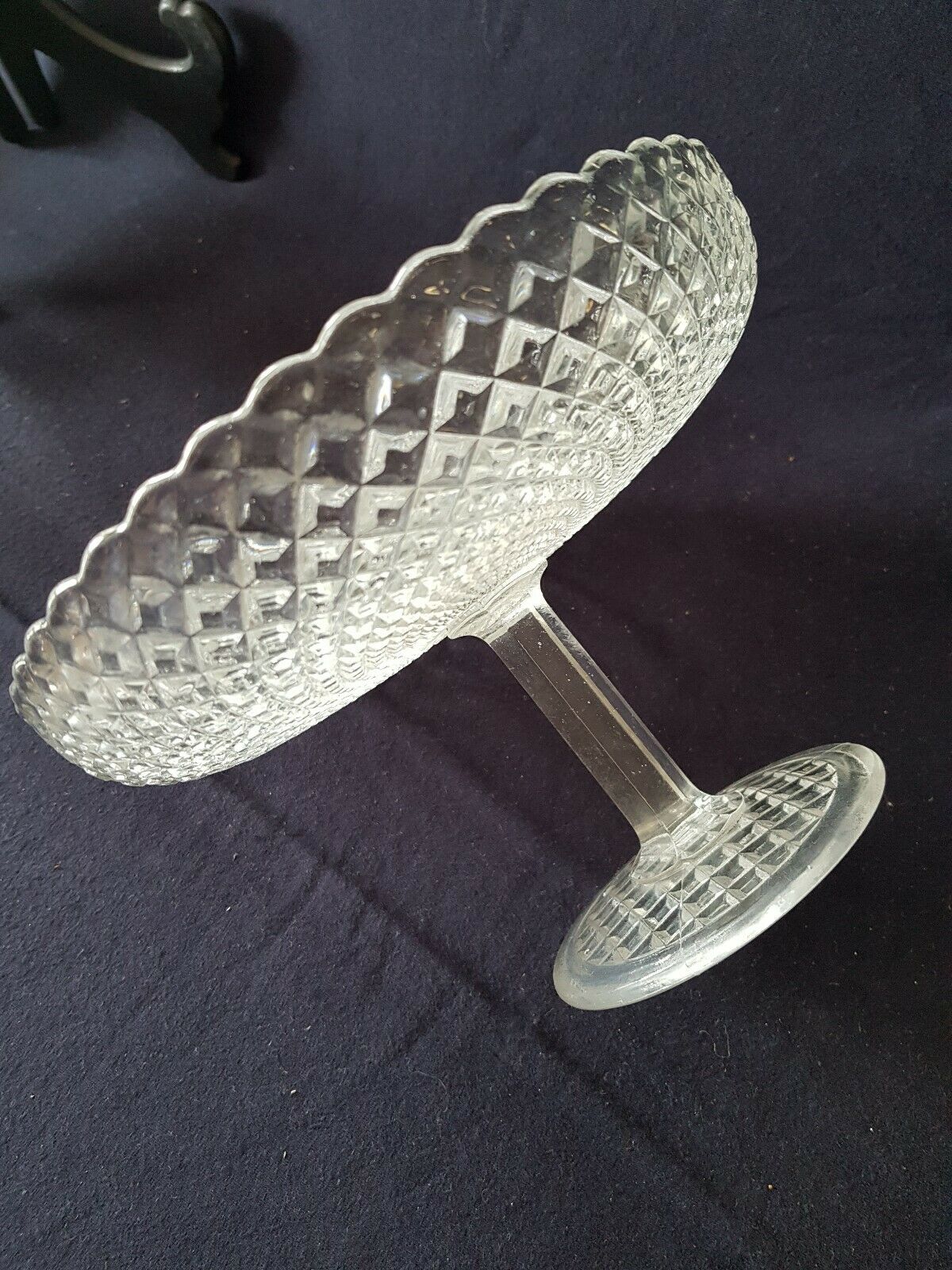 Glass standing fruit cup