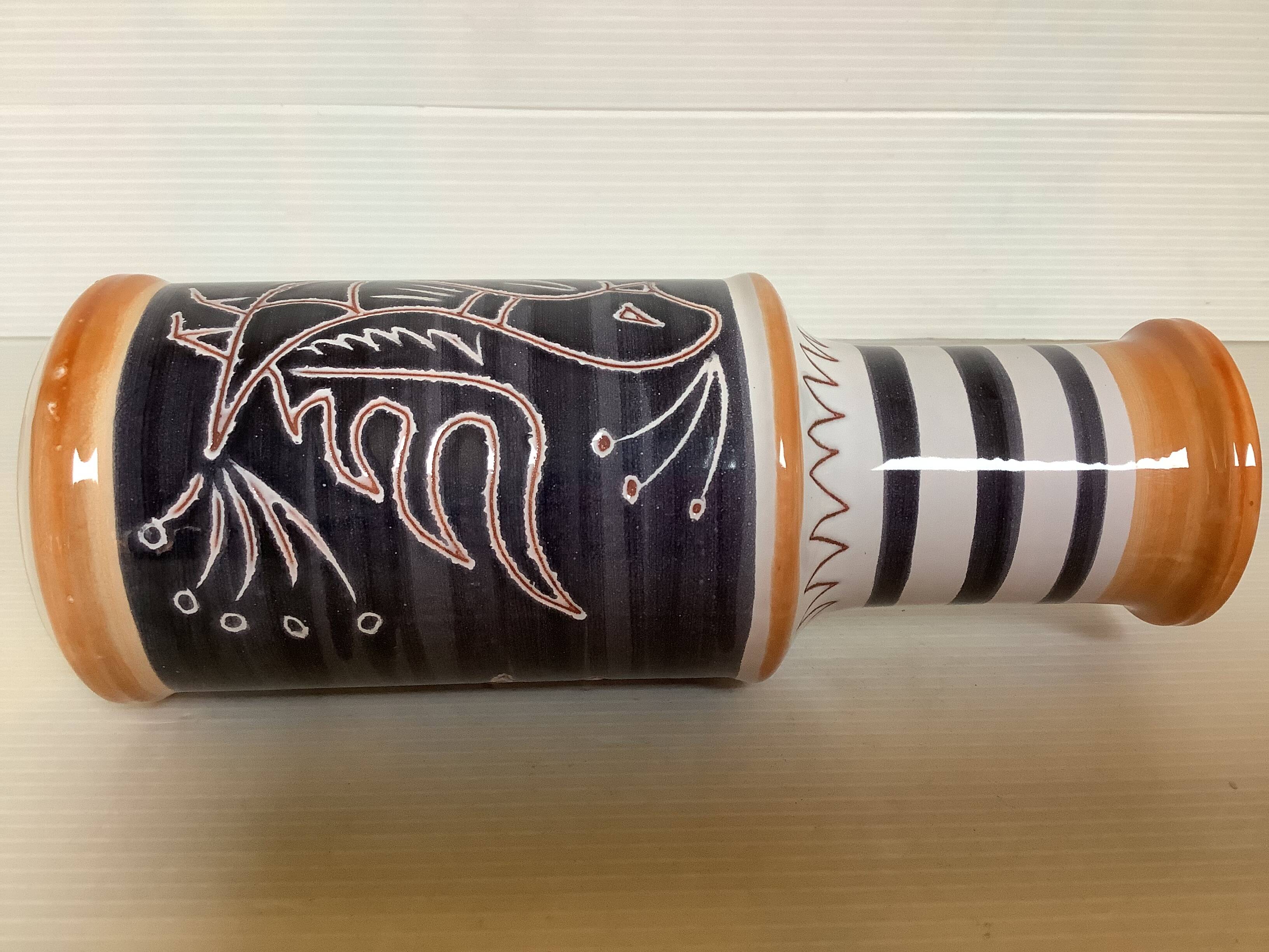 Zoomorphic vase and flowers Margot Plançon