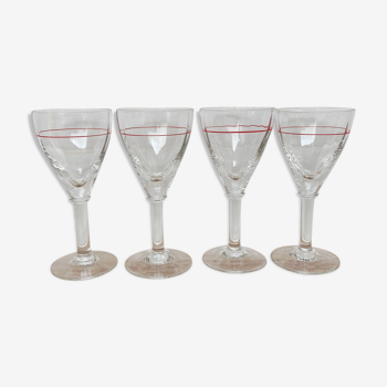 Set of 4 glasses of liqueur wine