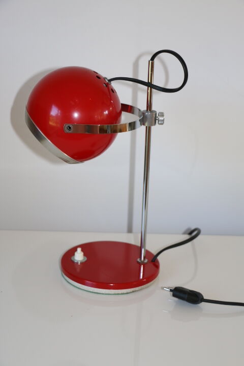 Red eye-ball lamp