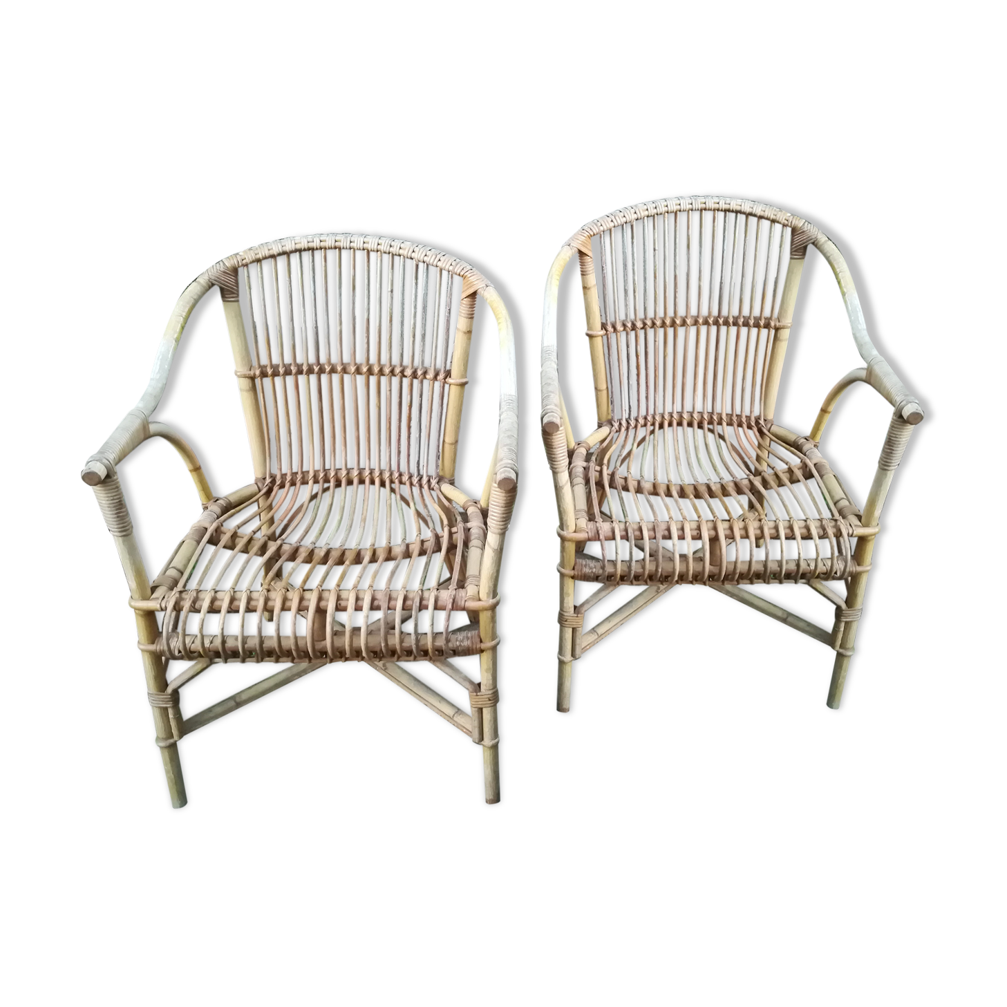 Paire de fauteuils en rotin patinés naturels