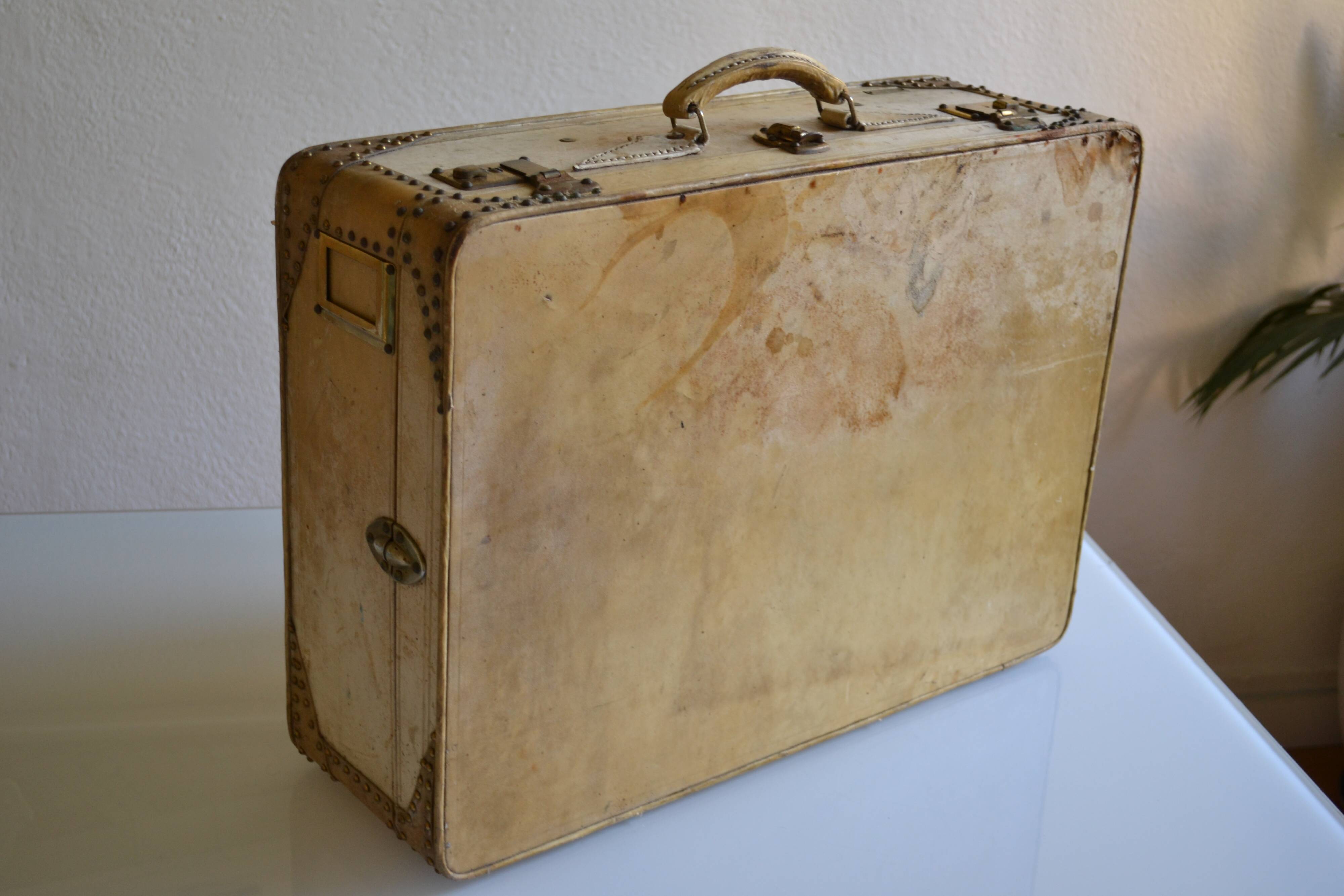 Vintage leather suitcase 1950 house Allemand-Arniaud in Marseille