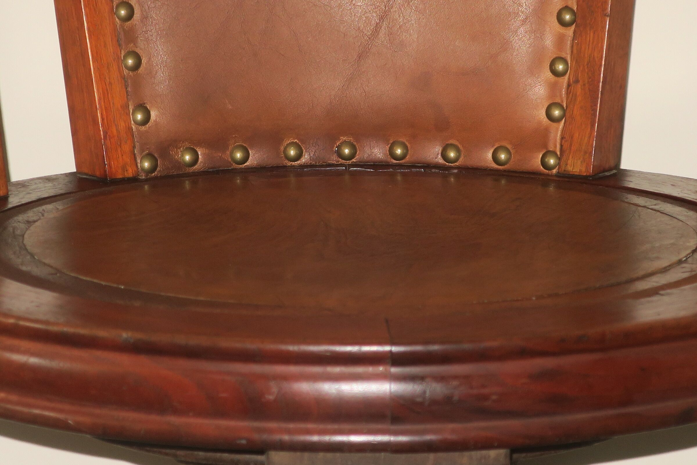Chaise de bureau rotative nautique antique en teck, fer et cuir