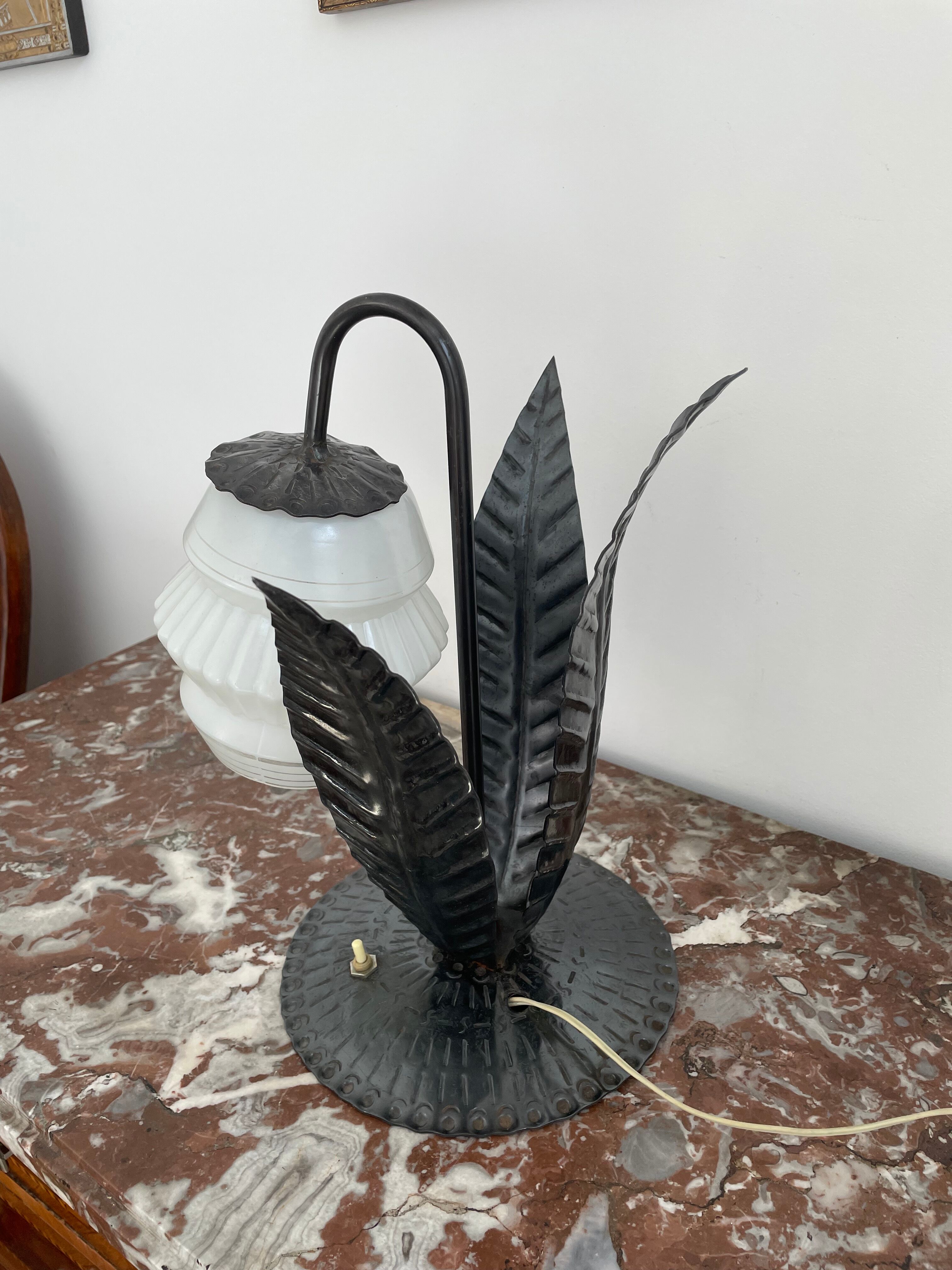 Lampe de style art deco métal travaillé globe en verre - urss