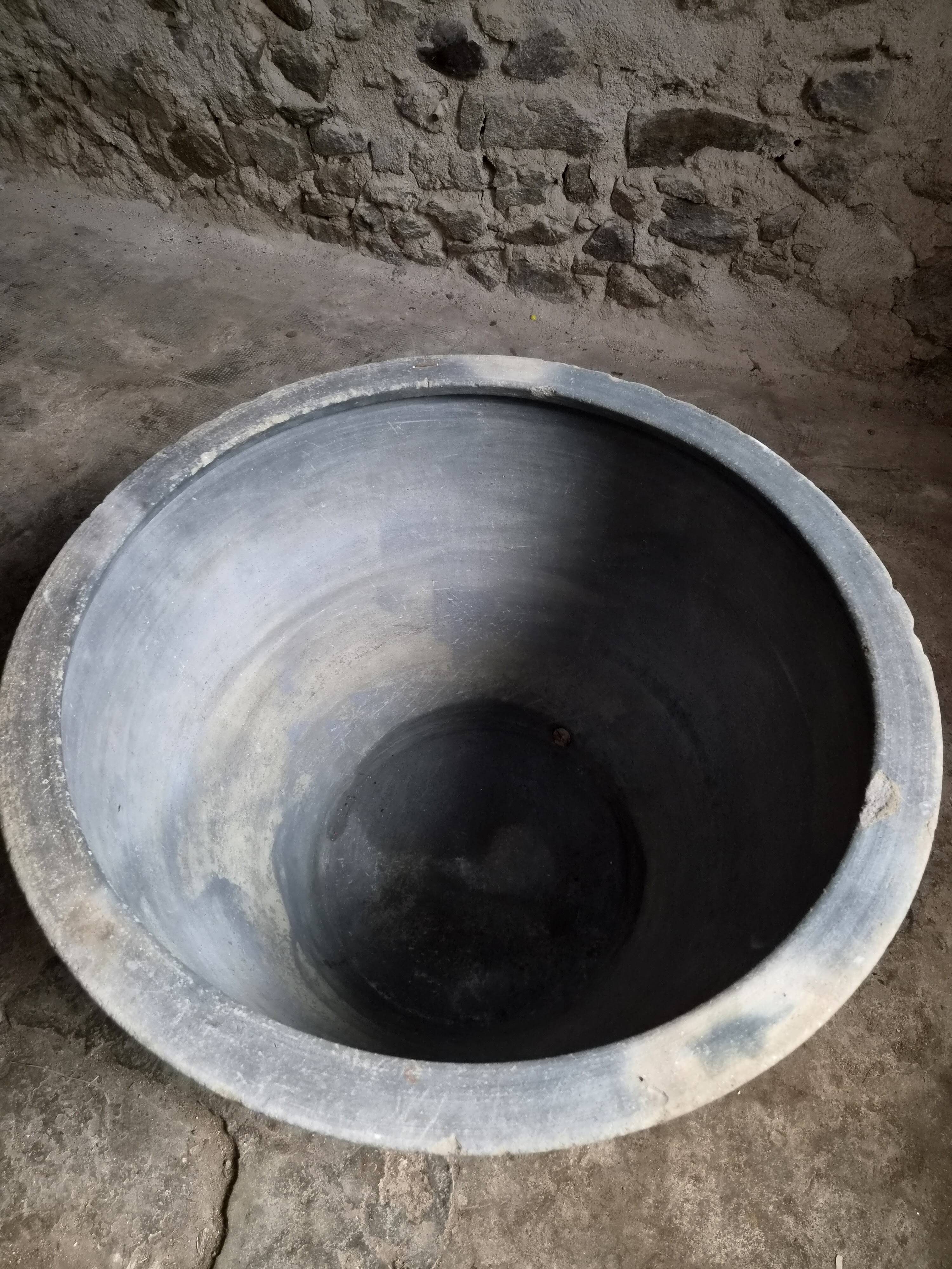 Antique terracotta planter – 19th-century laundry tub XXL