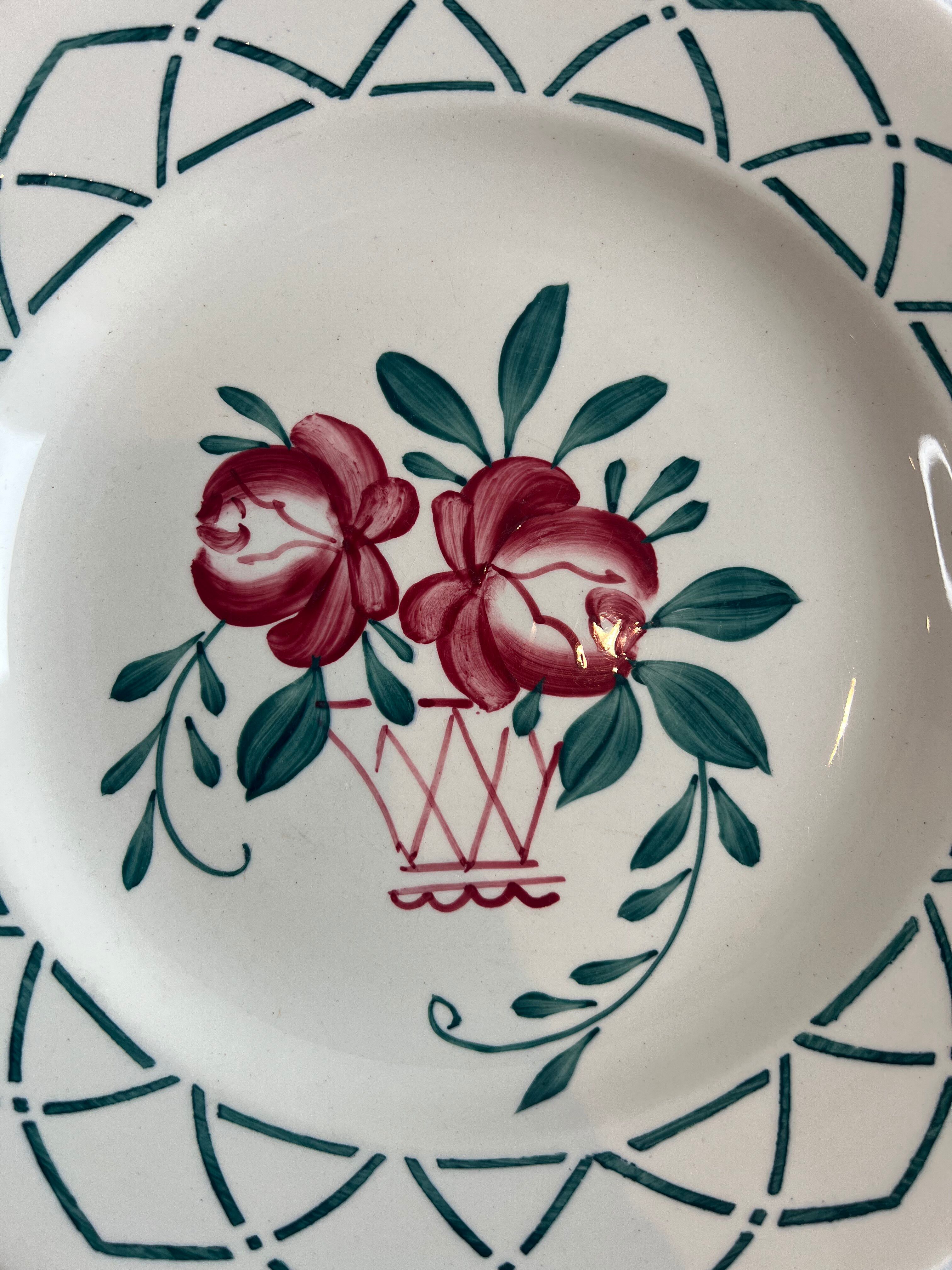 Assiette peinte à la main plate terre de fer Sarreguemines Pergola