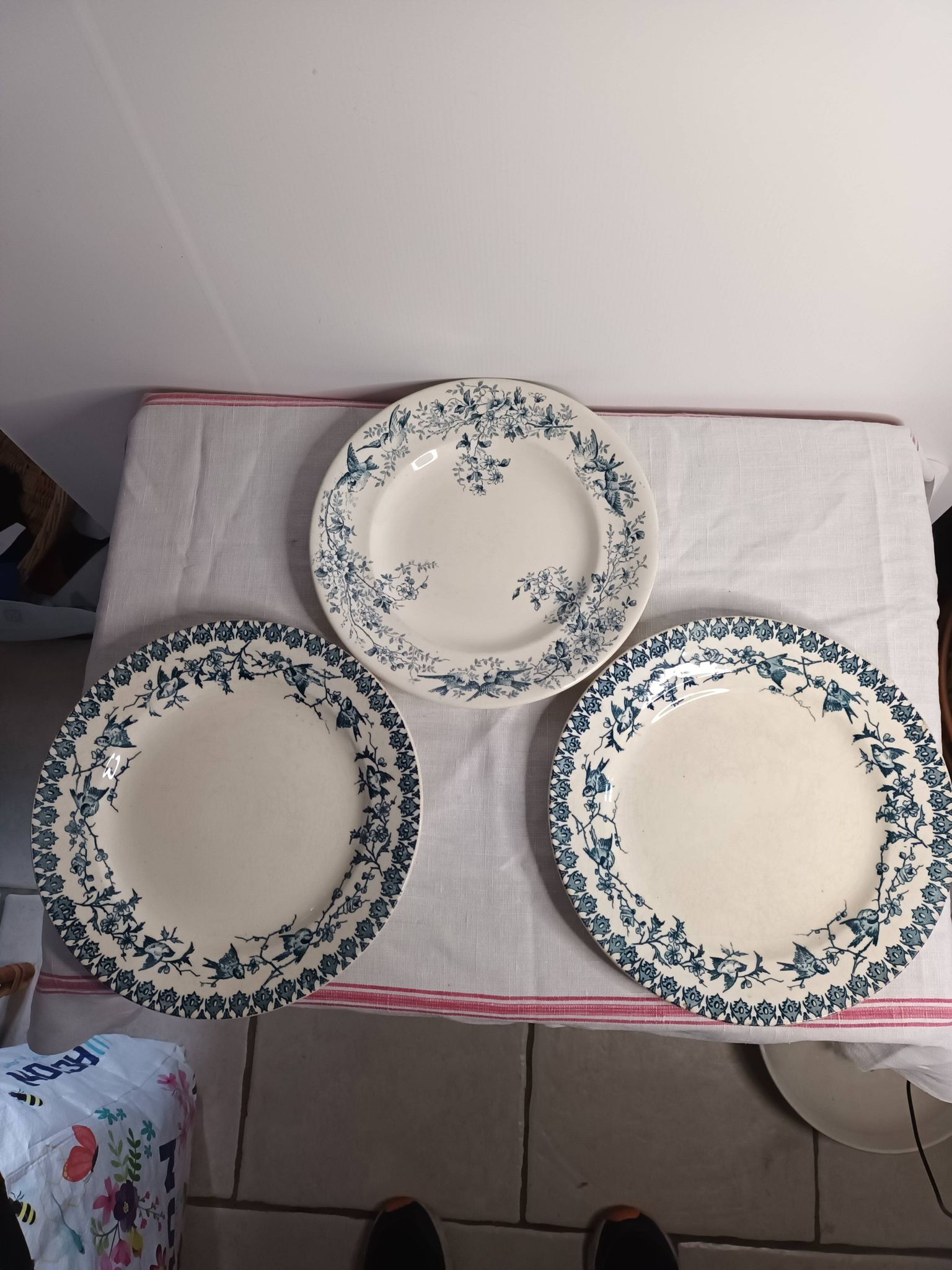 Set of three plates