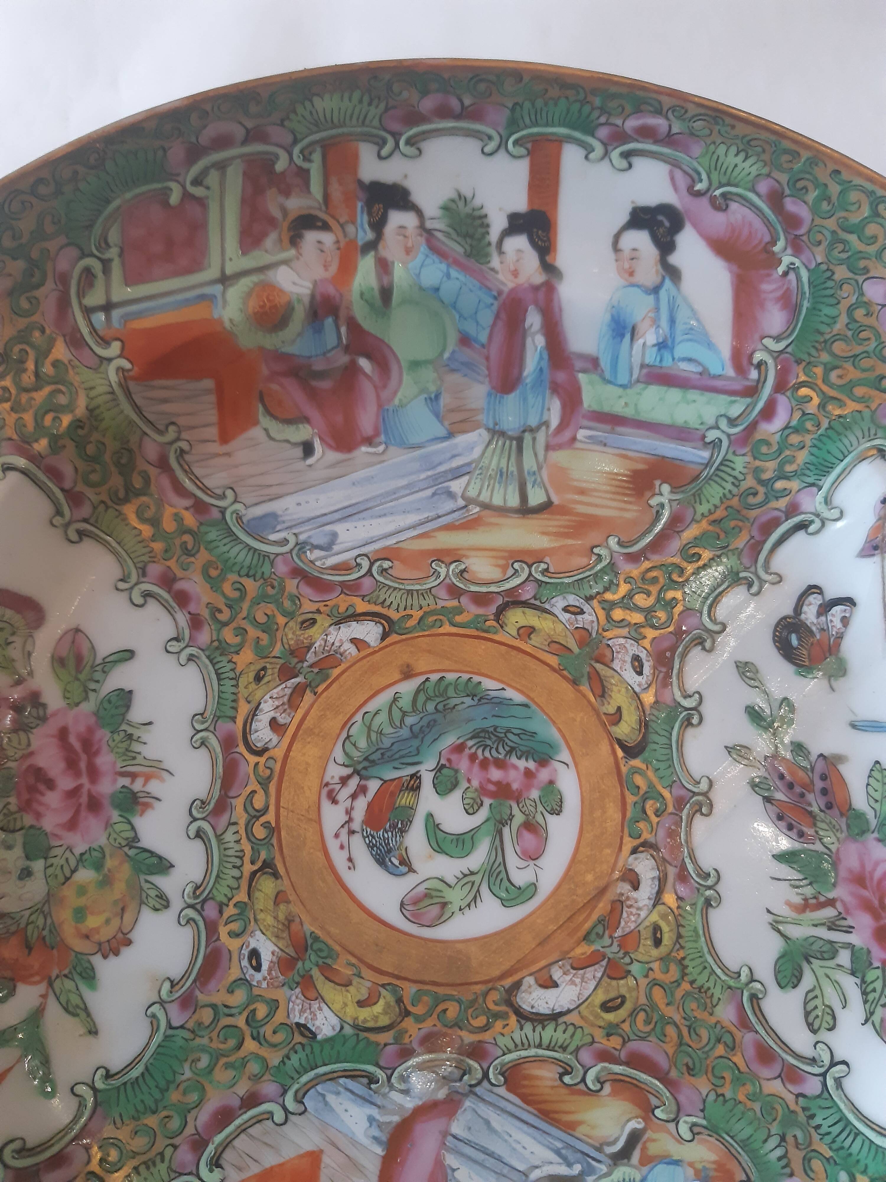 Assiette de collection japonaise, scène de vie et nature. Restaurée.