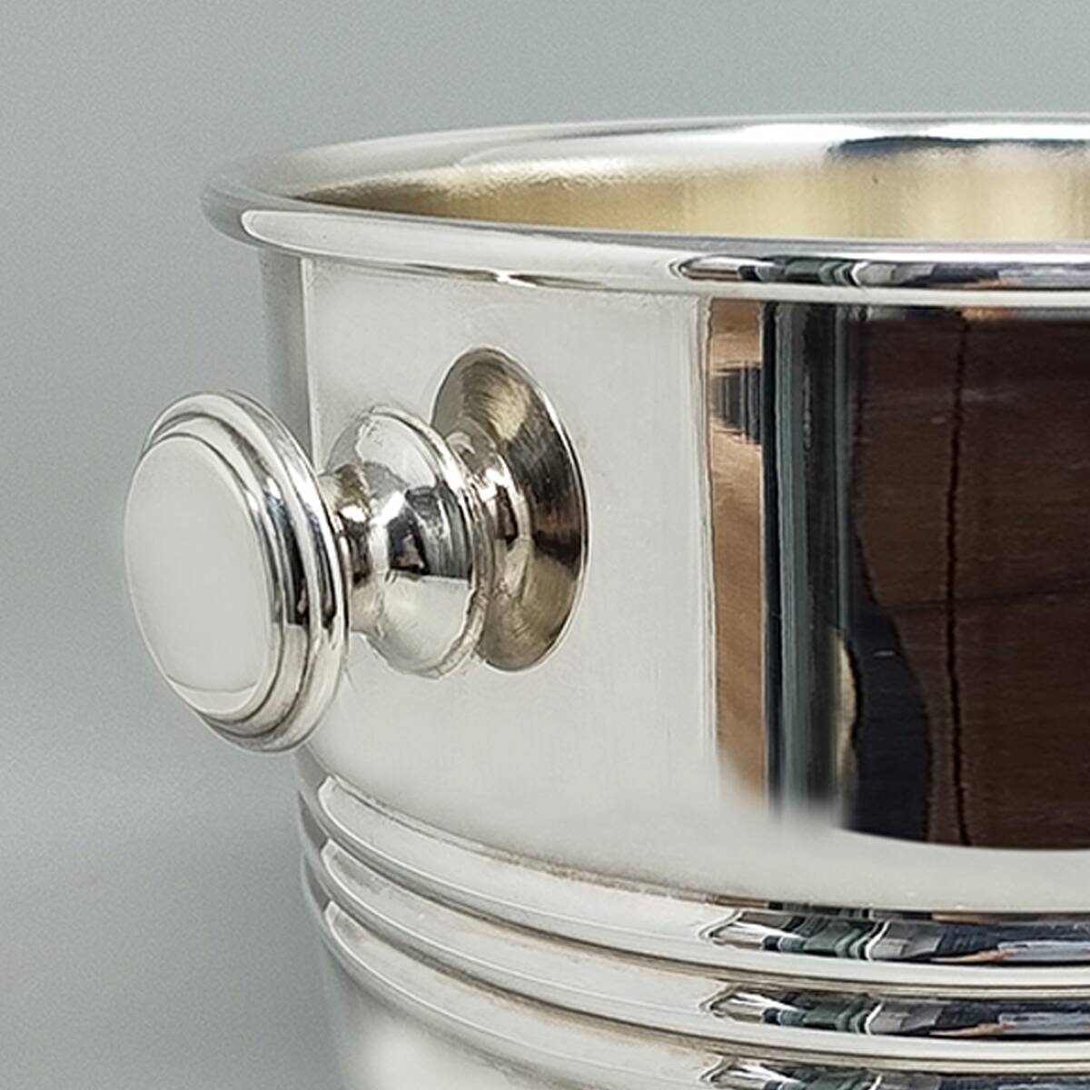 1960s Astonishing Silver Plated Ice Bucket by Sheratonn. Made in Italy.