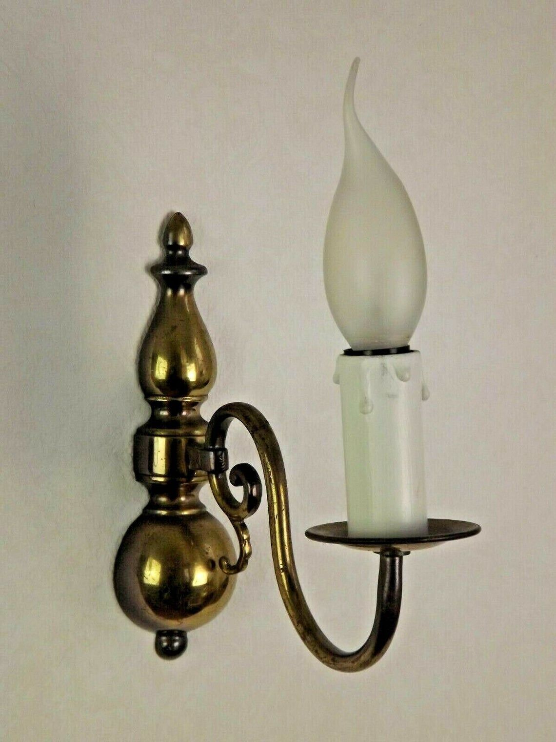 Pair sconces