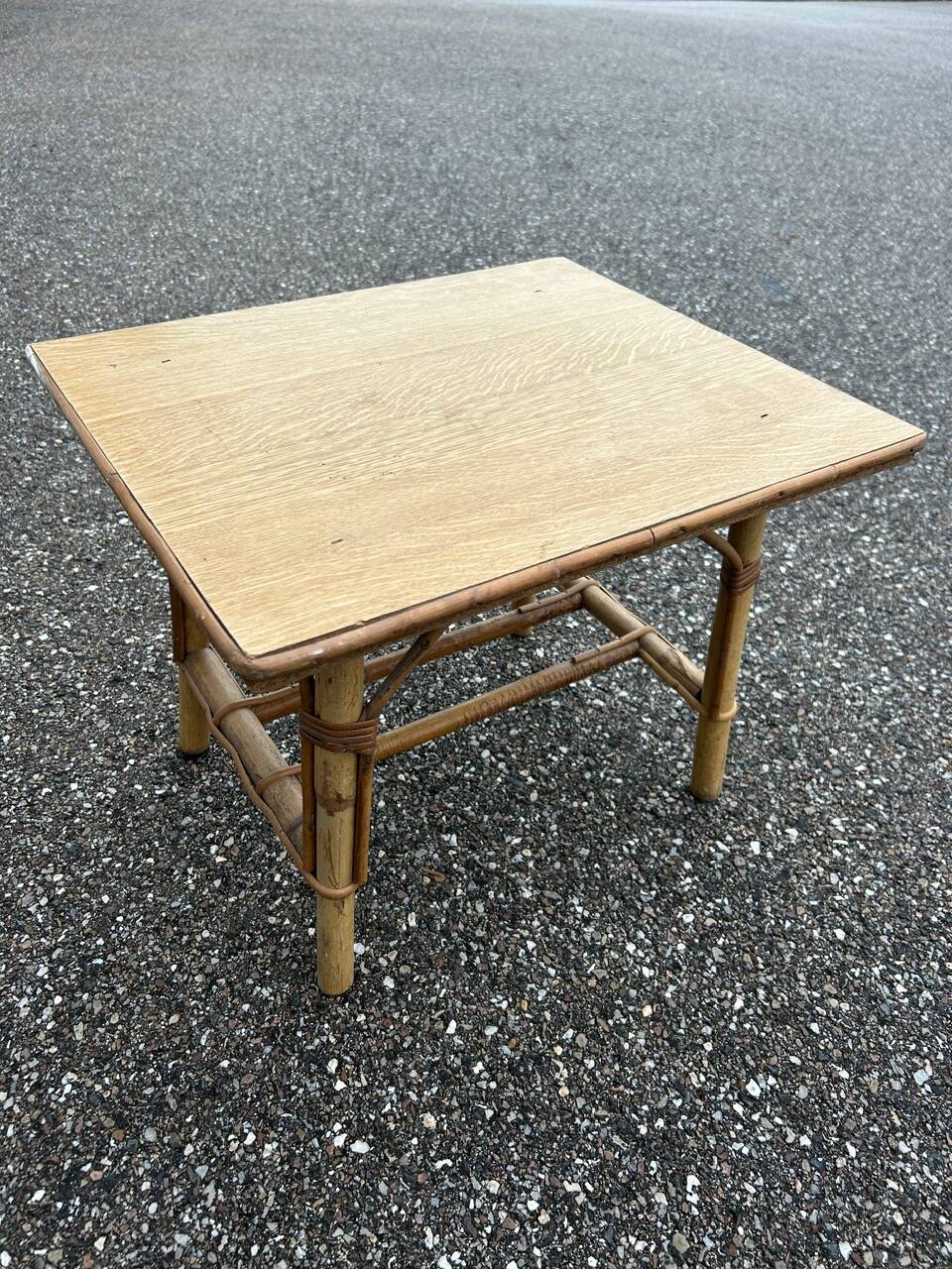Bureau et chaise enfant en rotin