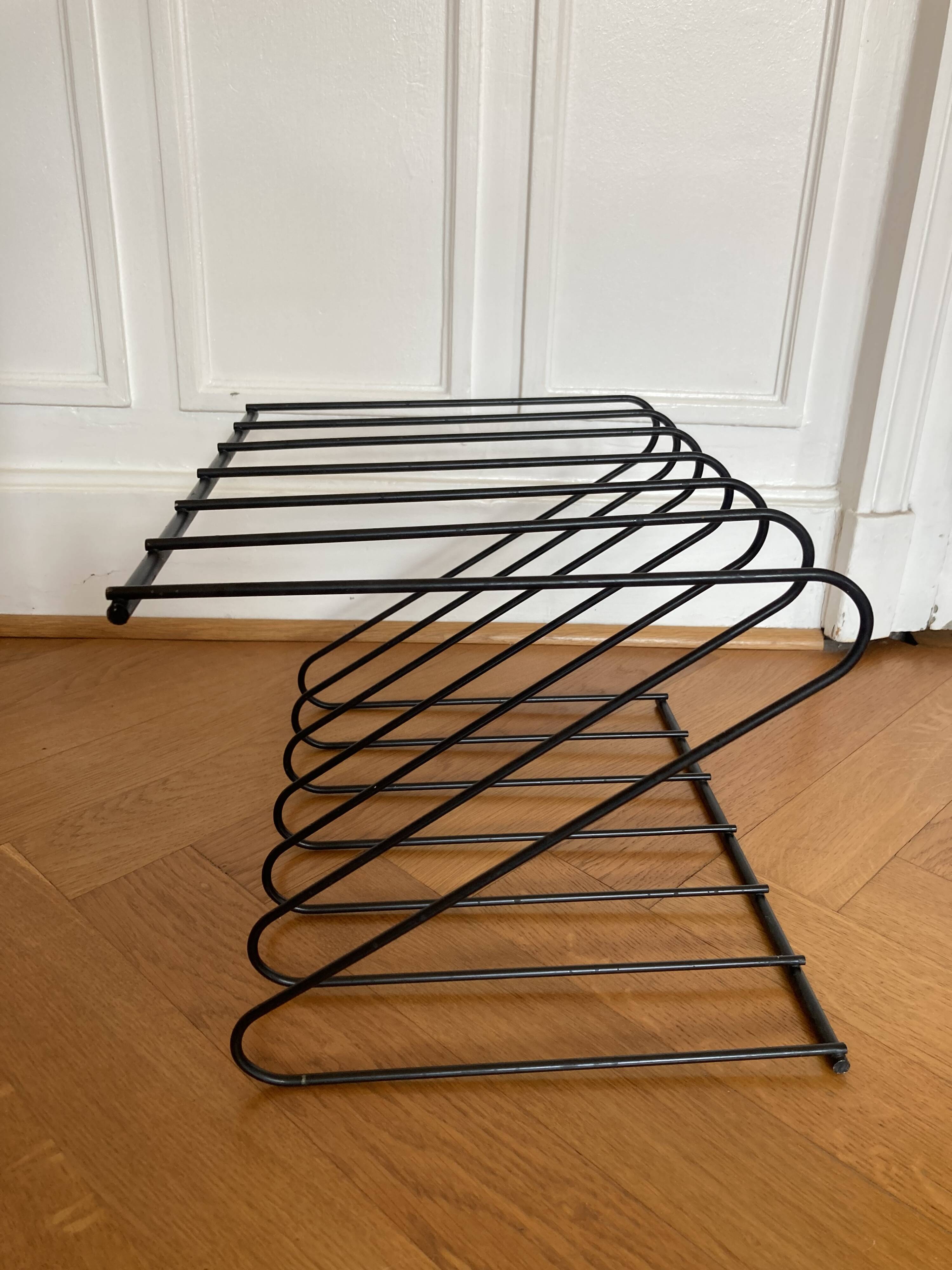 Magazine rack "z" by f arnal 70s