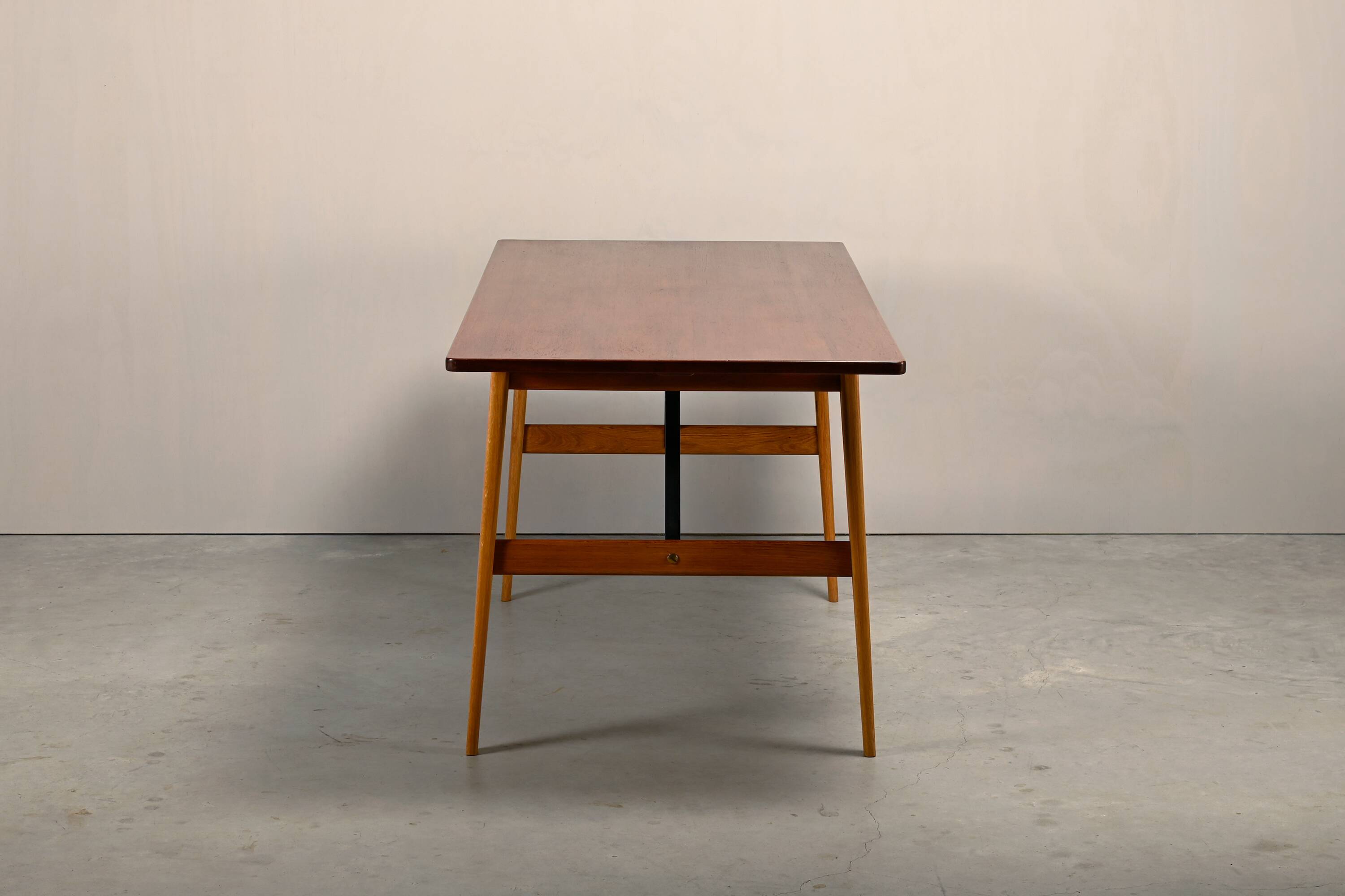 Børge Mogensen Hunting Table in Teak and Oak for Søborg Møbelfabrik