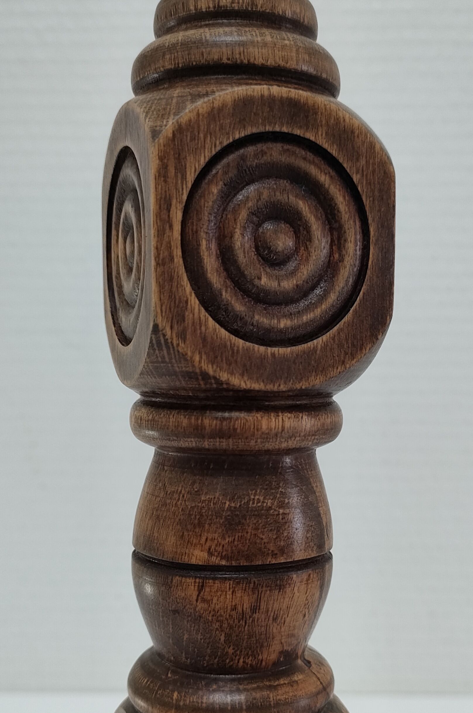 Solid wood lamp decorated with vintage hollow circles