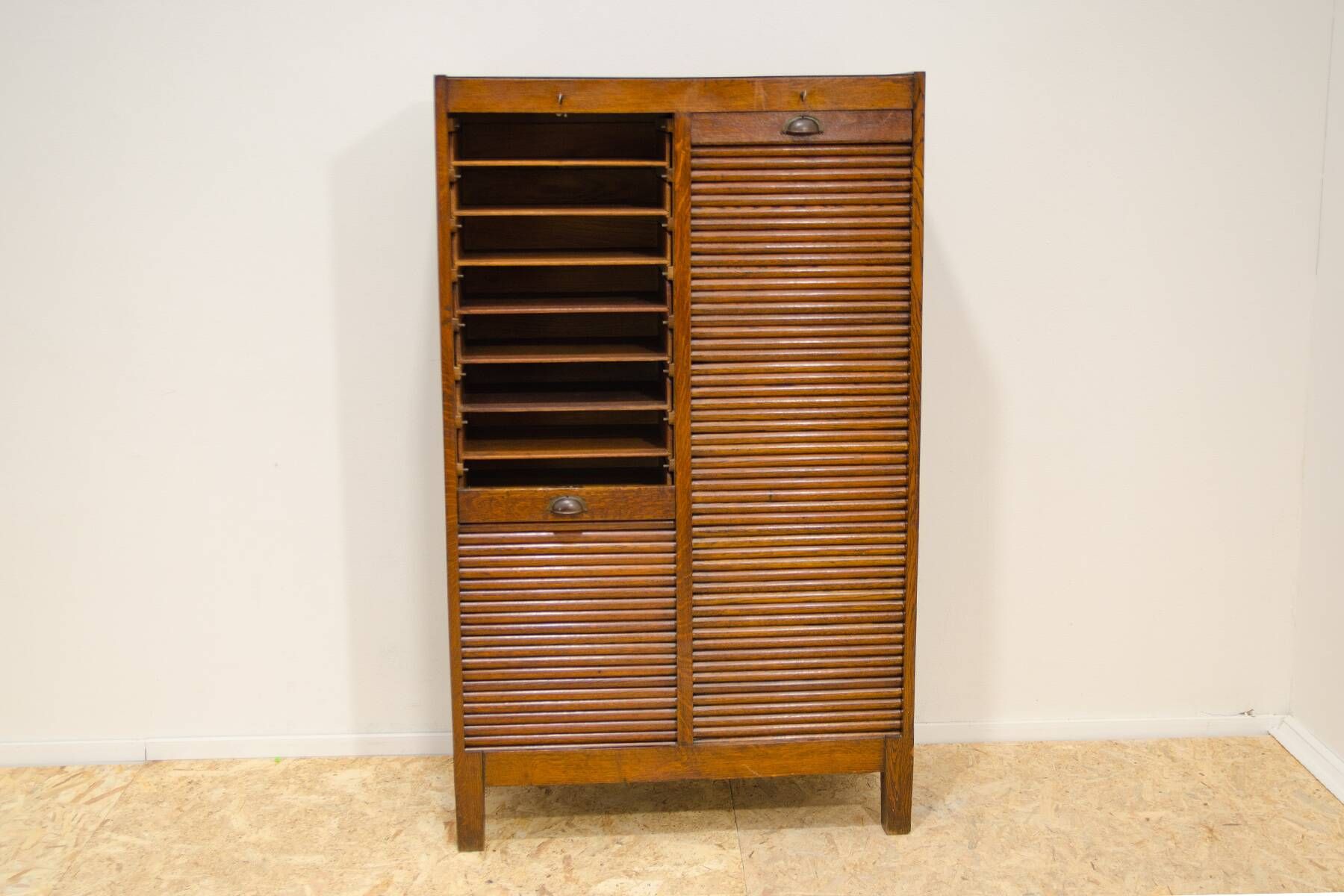 Armoire à stores moderniste, années 1930, Tchécoslovaquie